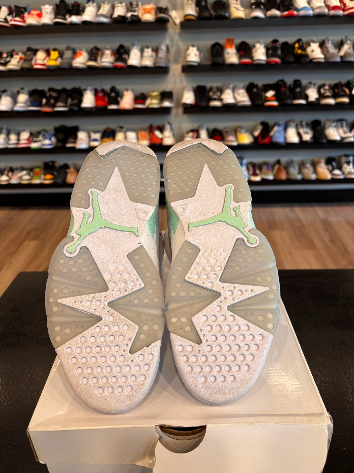 Jordan 6 Mint Foam Size 7Y (8.5W) Pre-Owned