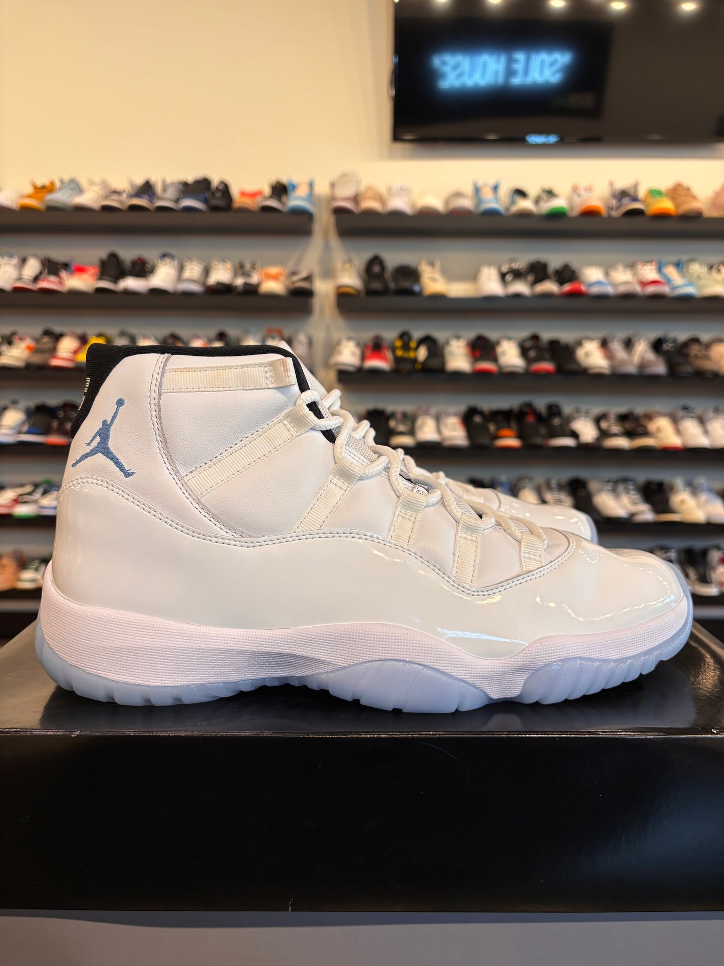Jordan 11 Legend Blue 2024 Size 12 Pre-Owned