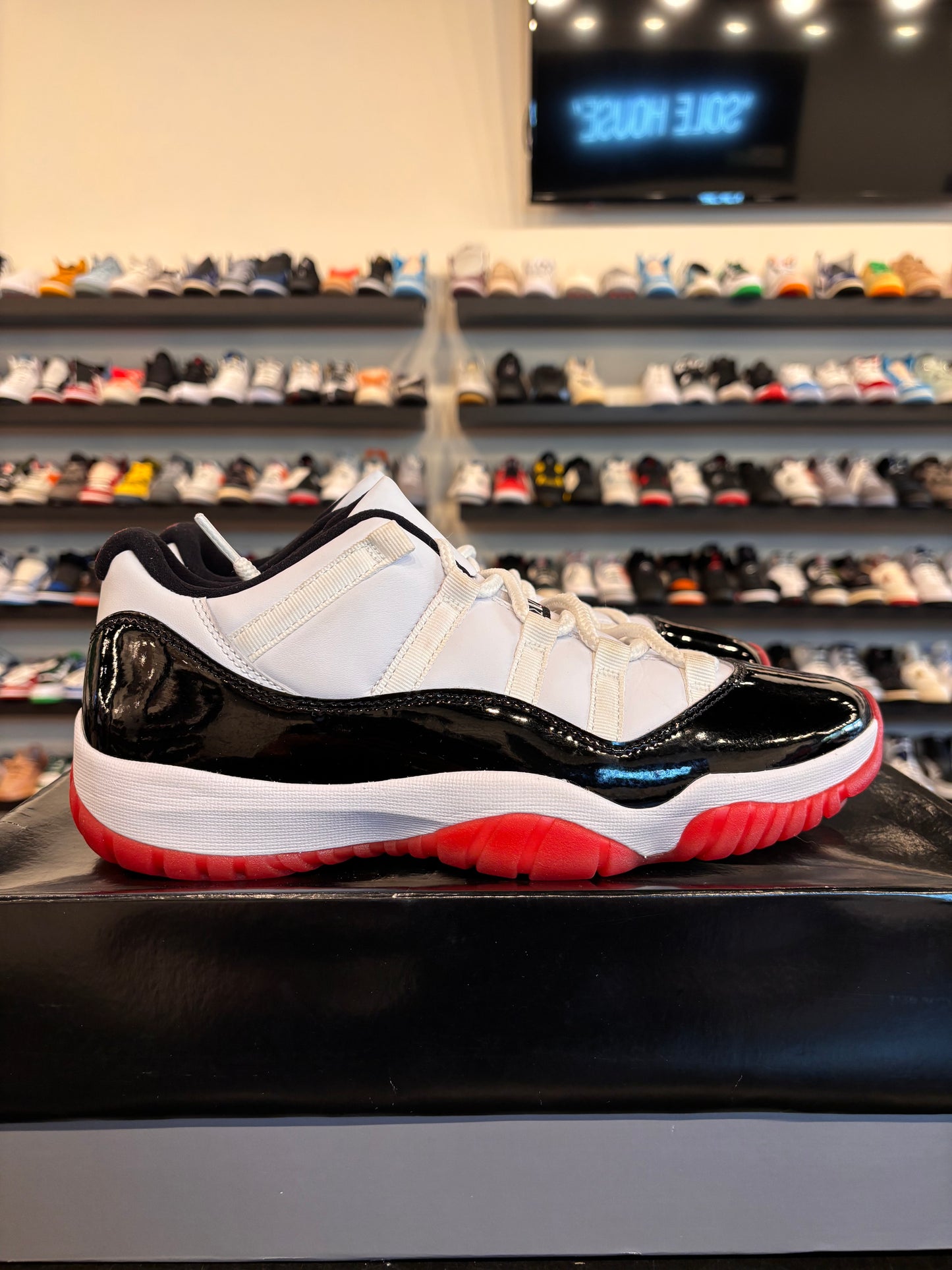 Jordan 11 Low Concord Bred Size 10 Pre-Owned