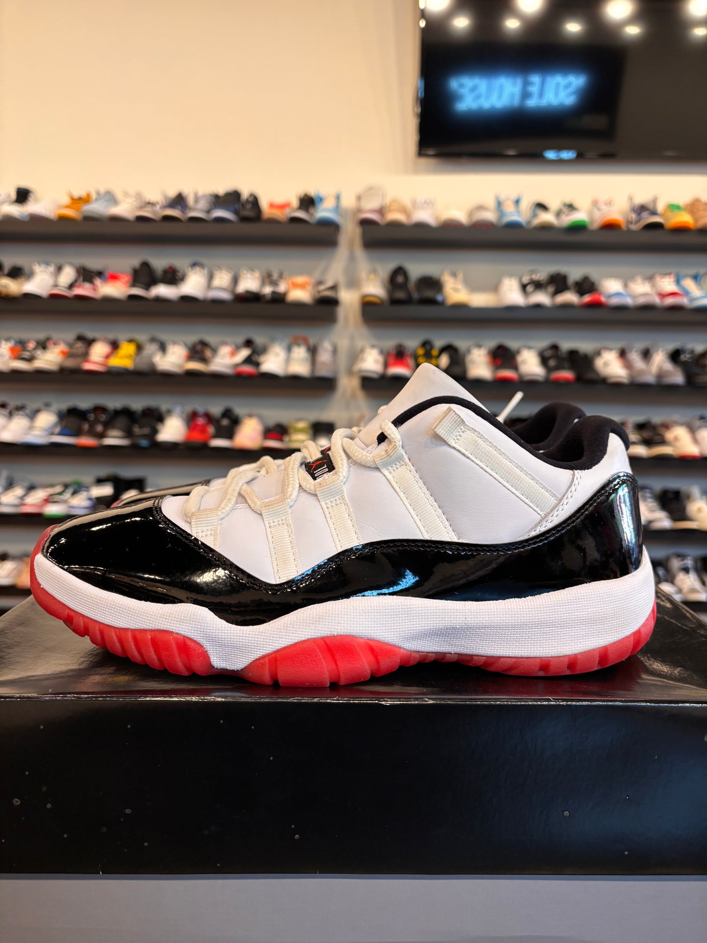Jordan 11 Low Concord Bred Size 10 Pre-Owned