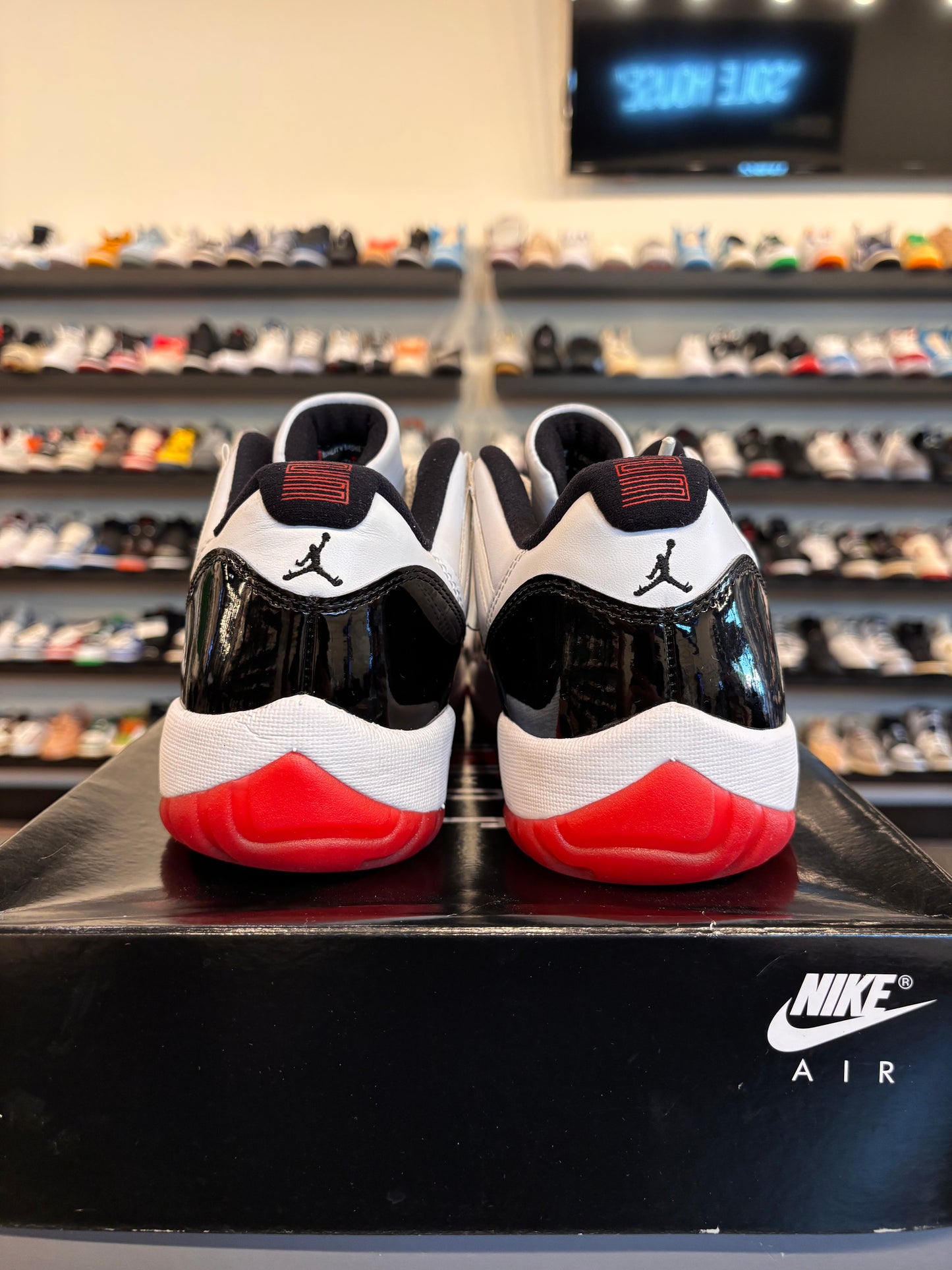 Jordan 11 Low Concord Bred Size 10 Pre-Owned