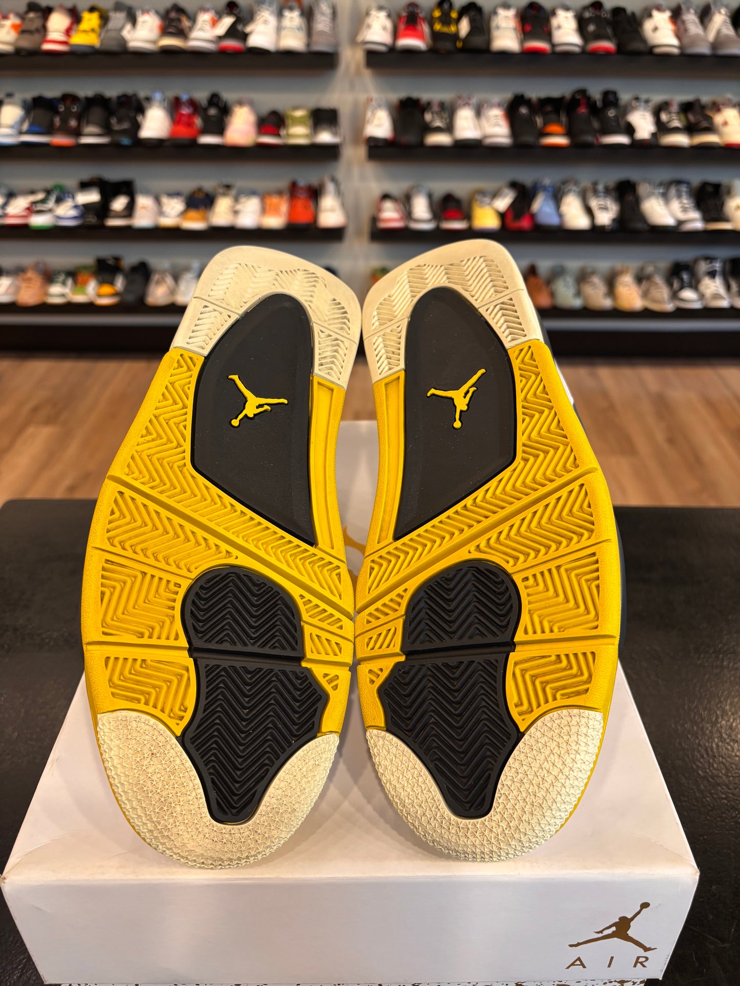 Jordan 4 Sulfur Size 10.5 (12W) Pre-Owned