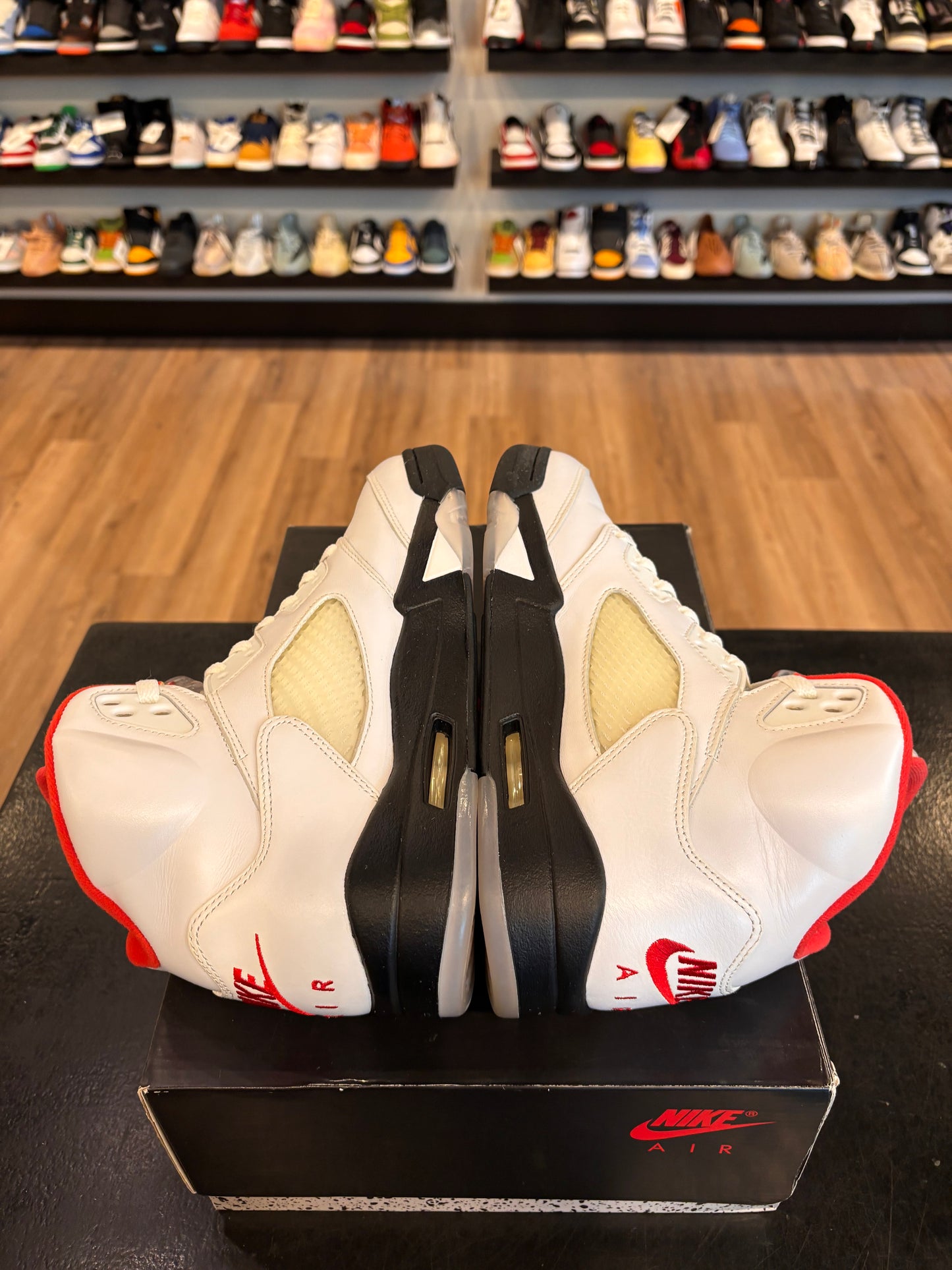 Jordan 5 Fire Red 2020 Size 8.5 Pre-Owned