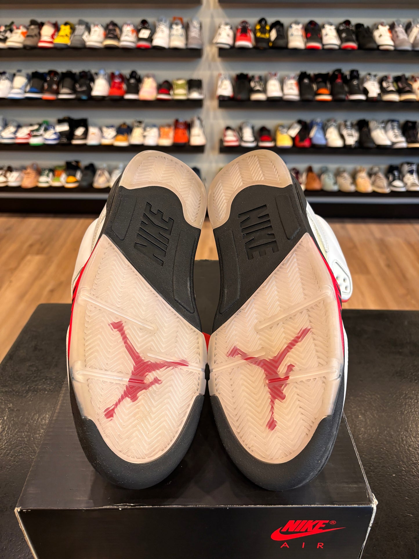 Jordan 5 Fire Red 2020 Size 8.5 Pre-Owned