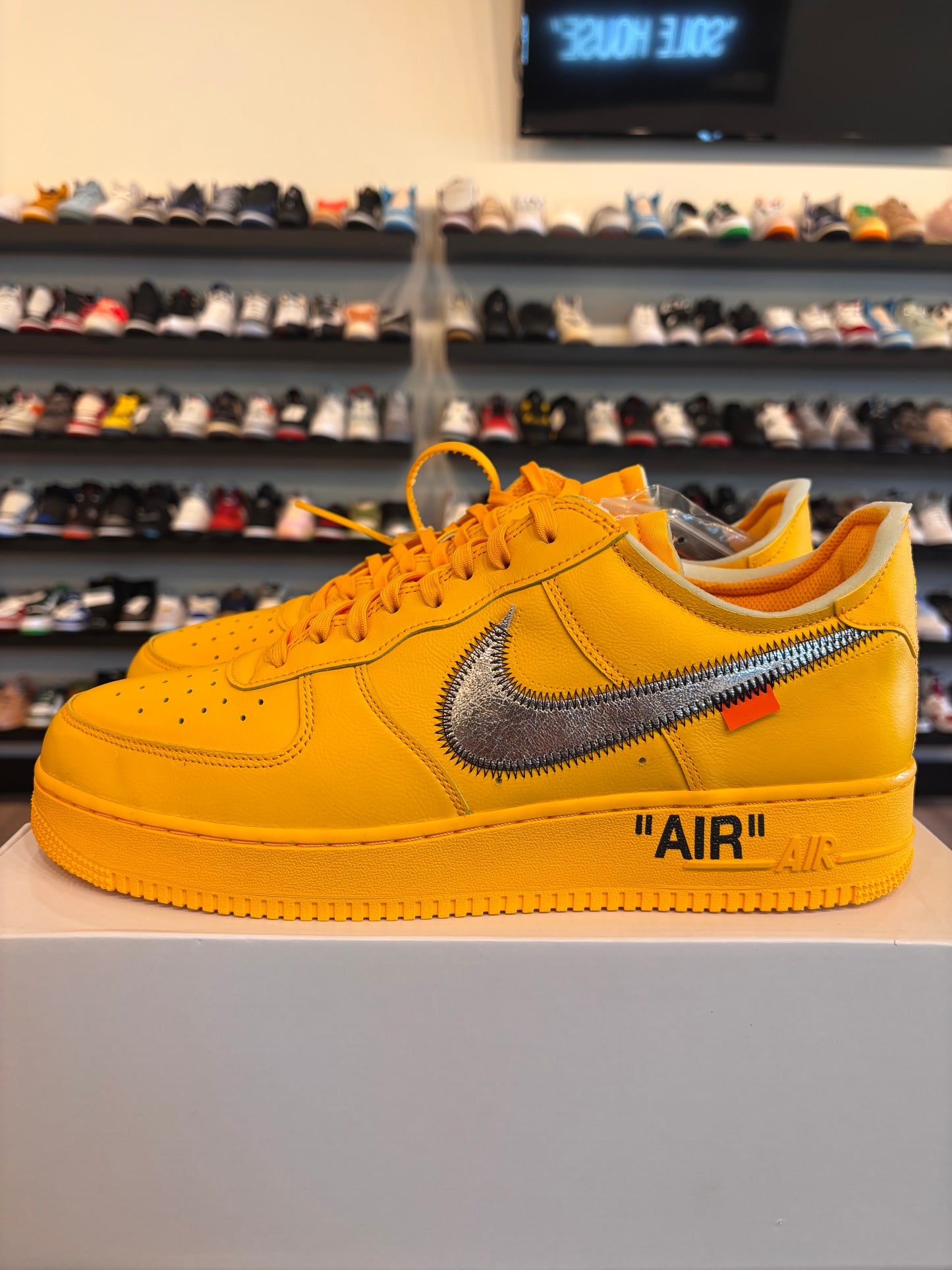 Nike Off-White Air Force 1 Low Lemonade Size 13 Brand New
