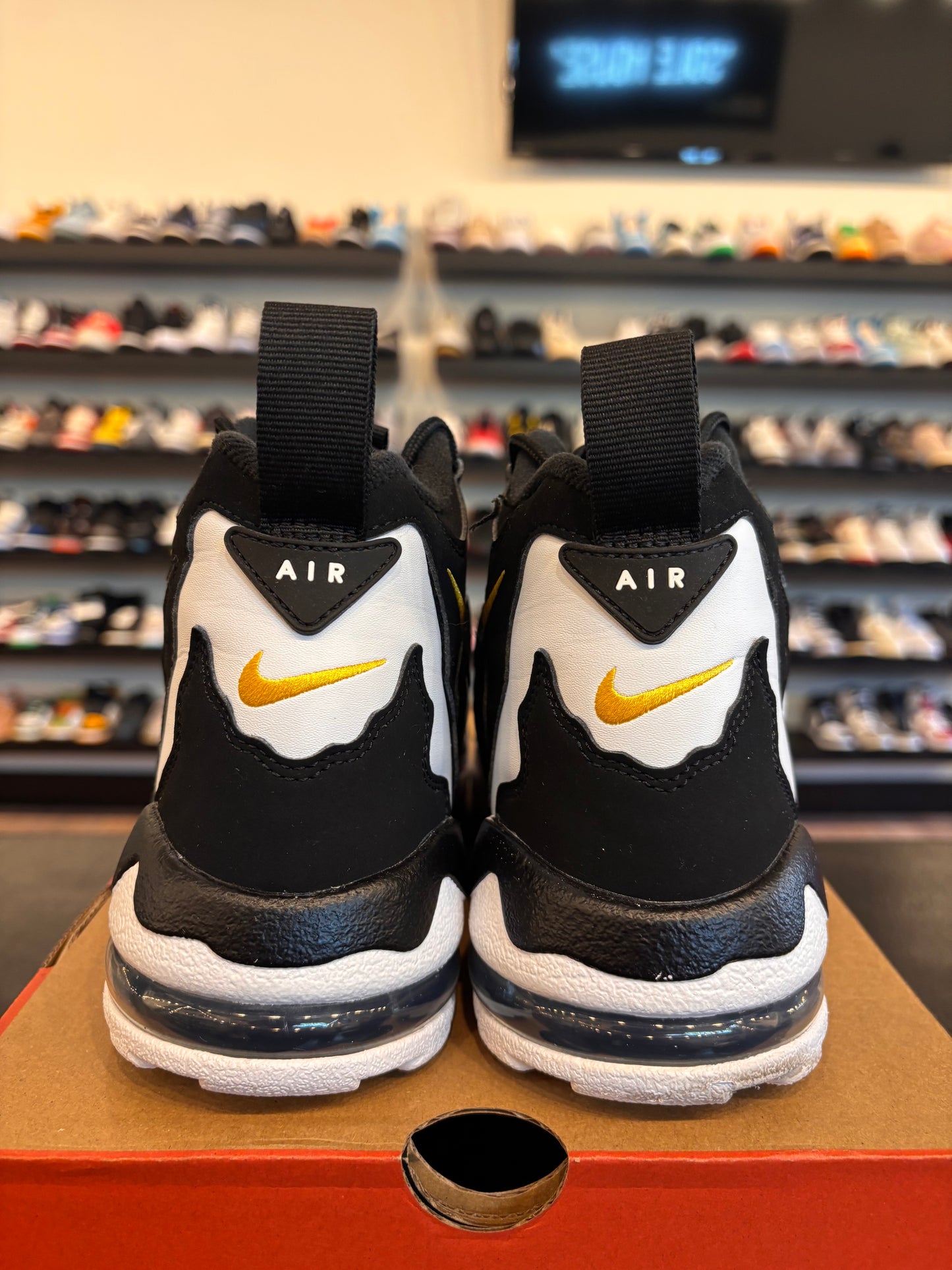 Nike DT Max 96 Black White 2024 Size 9.5 Pre-Owned