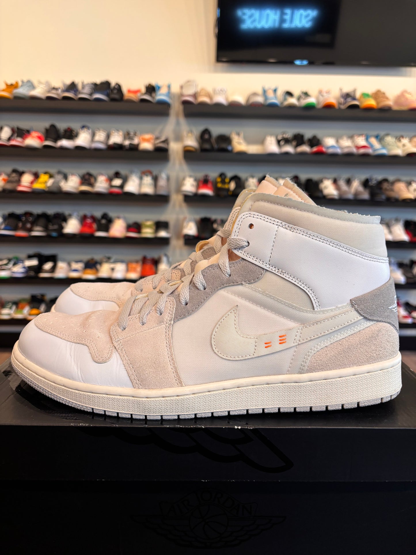 Jordan 1 Mid Craft Size 13 Pre-Owned