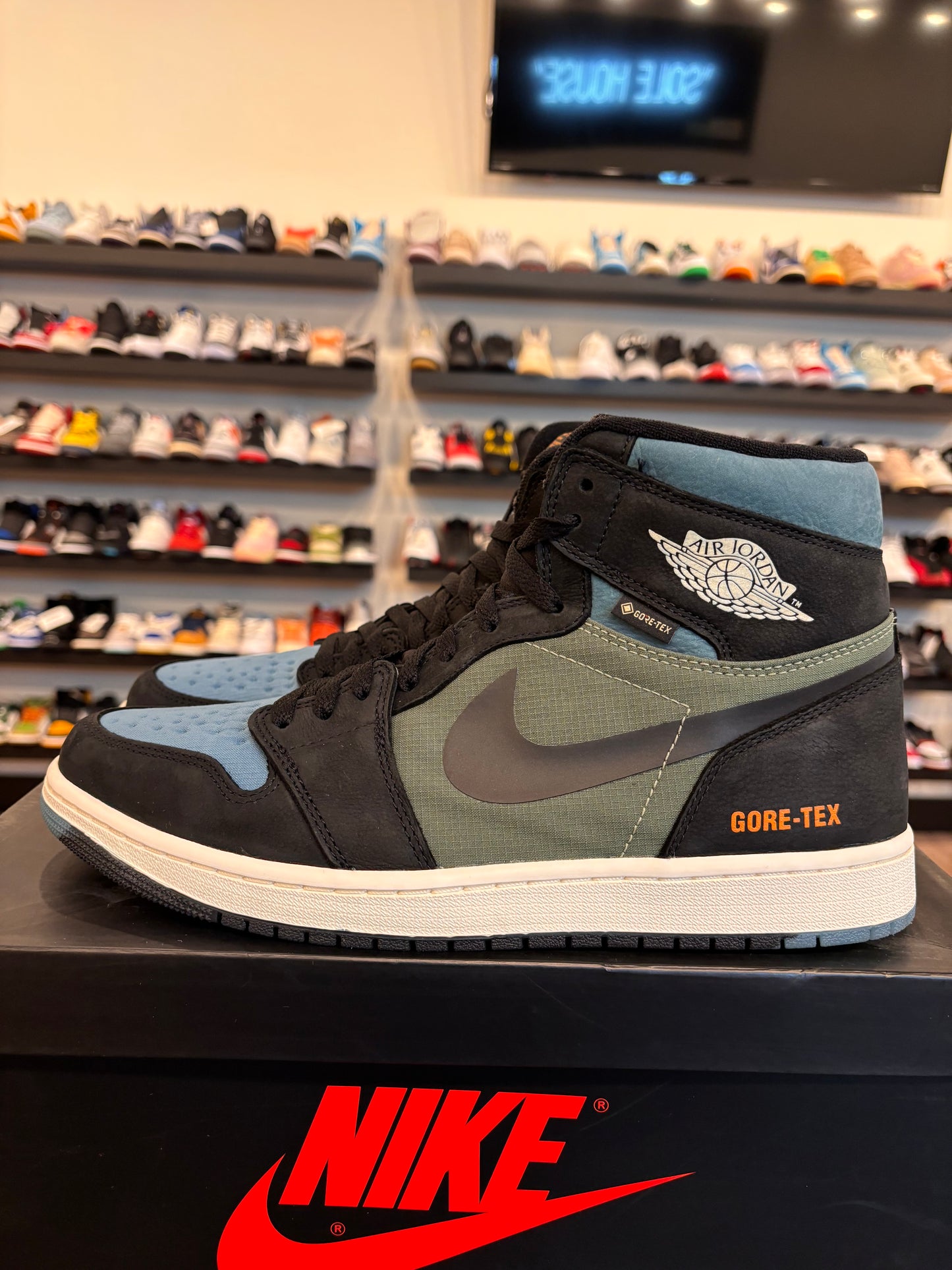 Jordan 1 Gore-Tex Black Olive Size 11 Pre-Owned