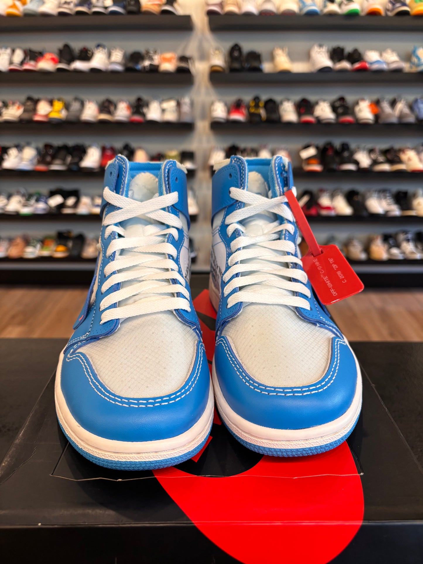 Jordan 1 Off-White UNC Size 7 (8.5W) Pre-Owned