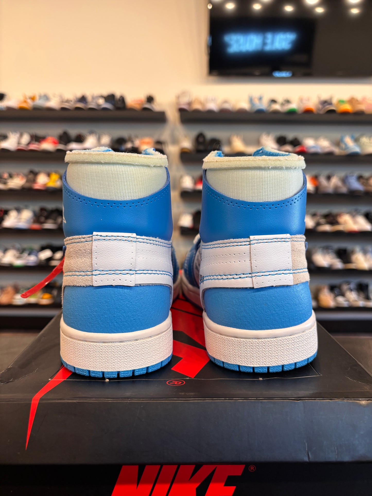 Jordan 1 Off-White UNC Size 7 (8.5W) Pre-Owned