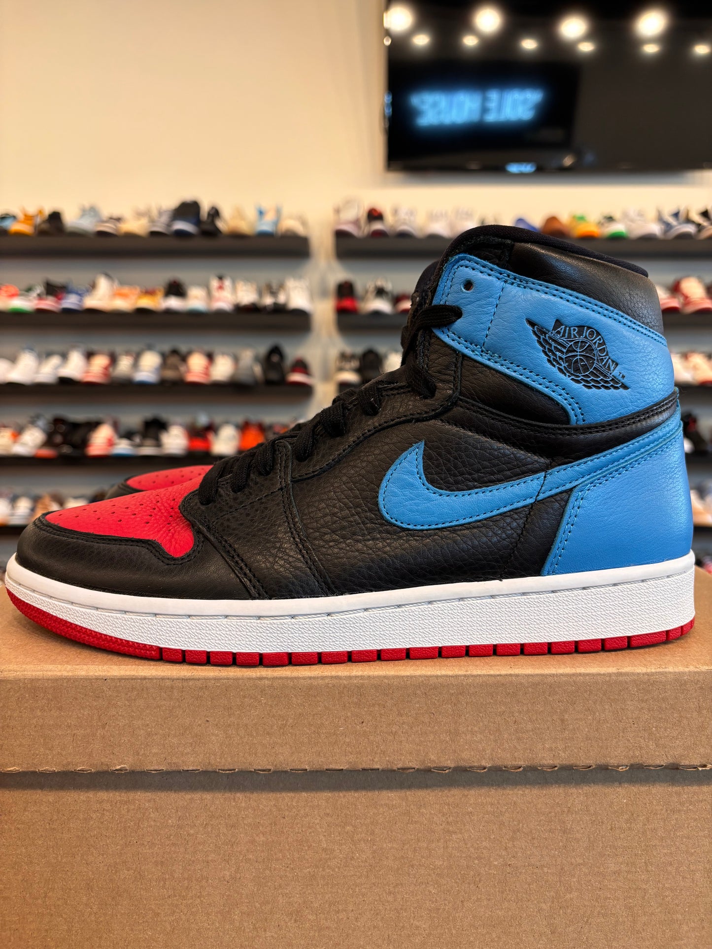 Jordan 1 UNC to Chi Size 9 (10.5W) Pre-Owned (No Box)