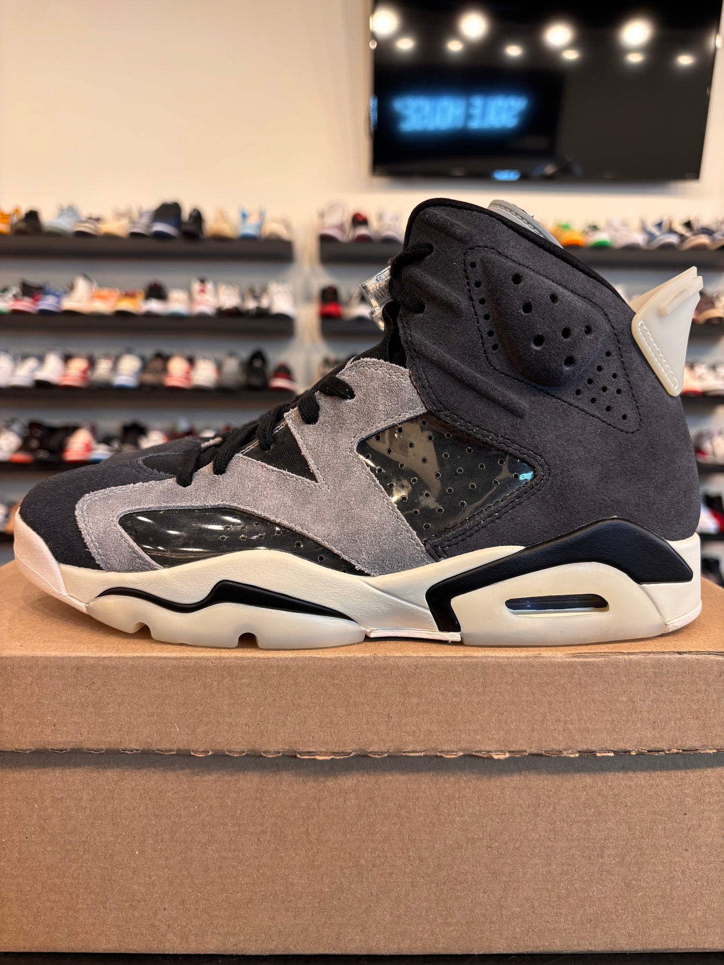 Jordan 6 Tech Grey Size 9 (10.5W) Pre-Owned (No Box)