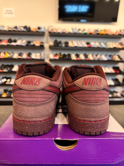 Nike SB Dunk Low Burgundy Crush Size 9.5 Pre-Owned