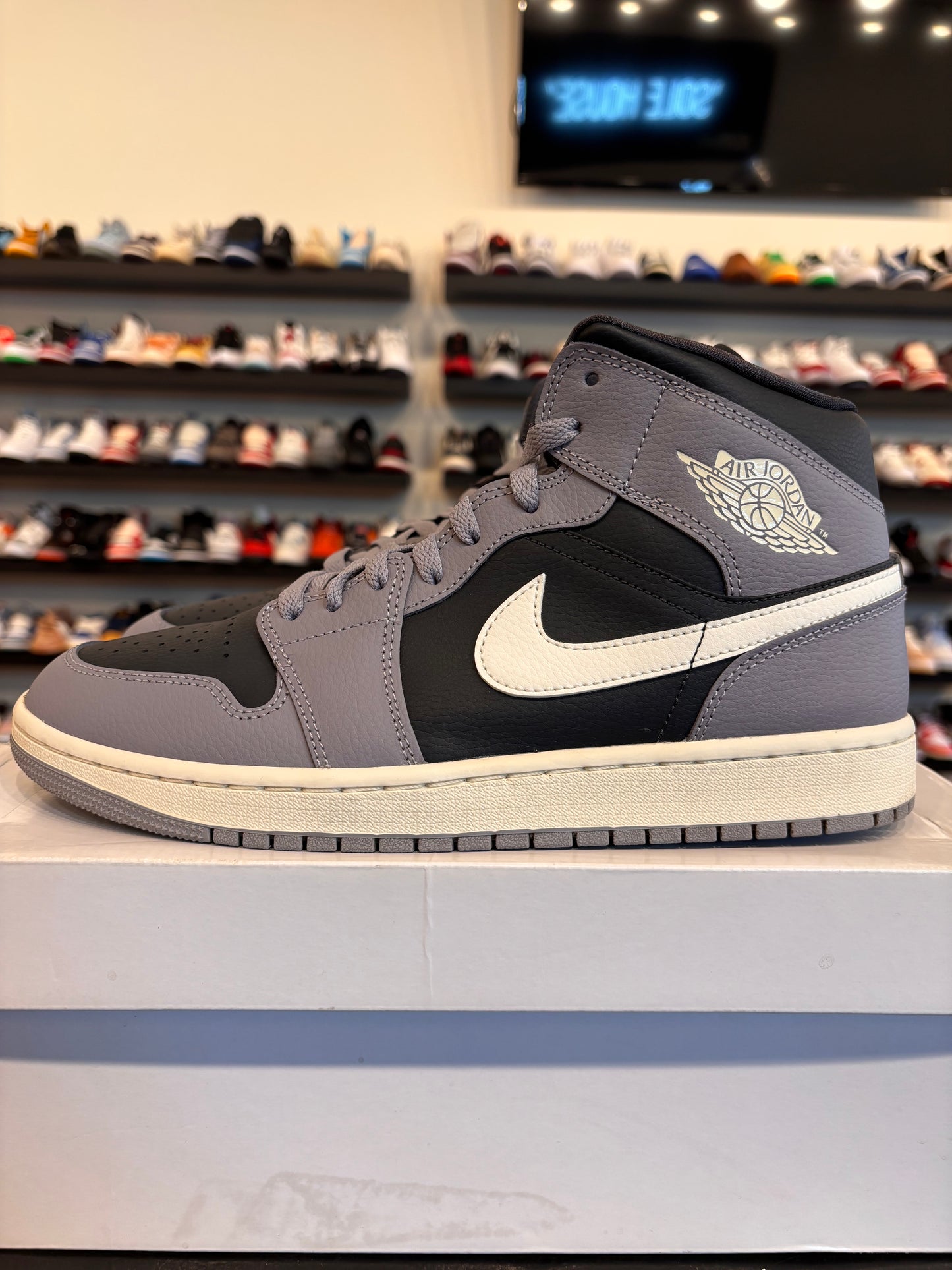 Jordan 1 Mid Grey Size 9.5 (11W) Pre-Owned