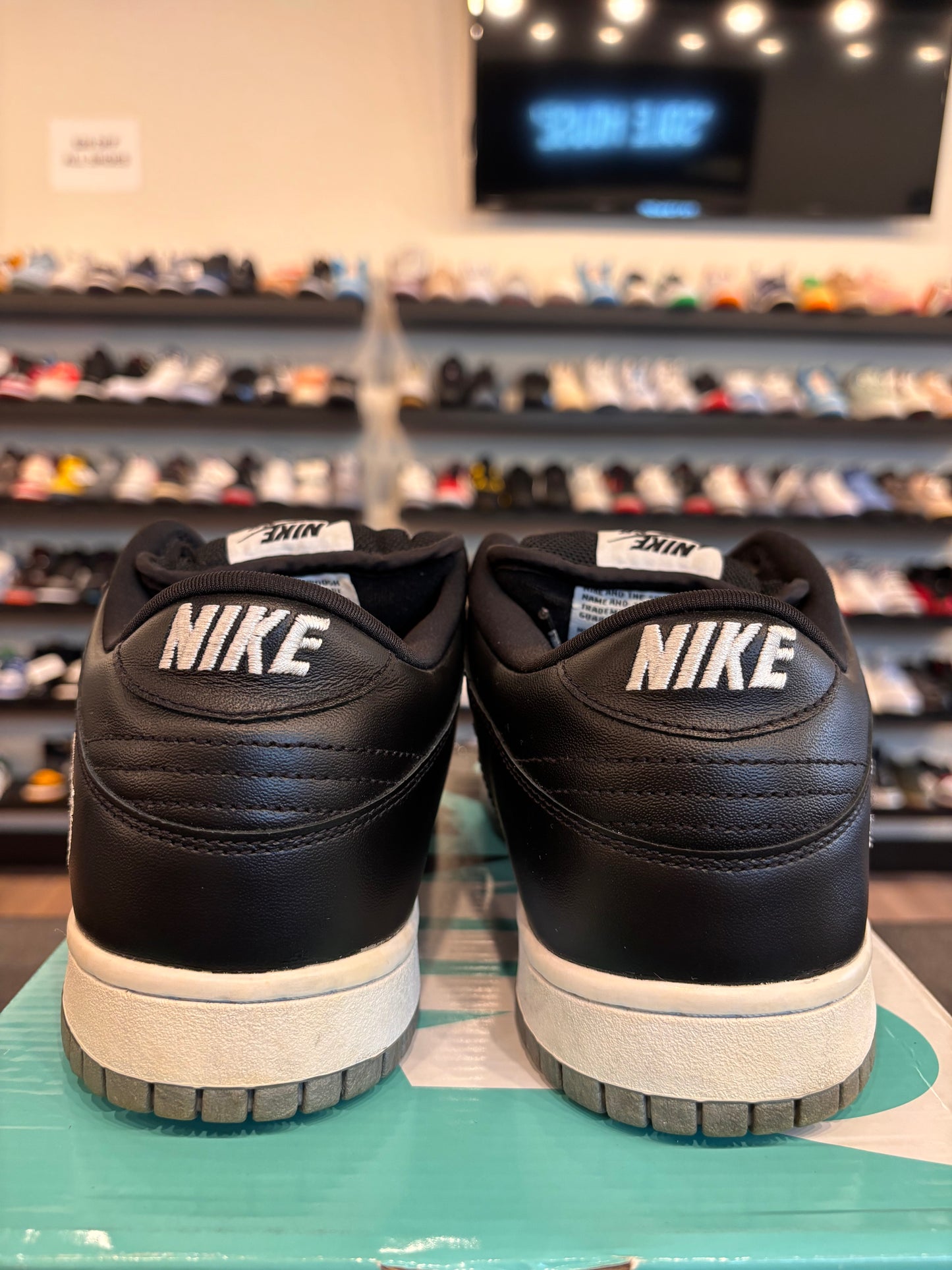 Nike SB Dunk Low Supreme Jewel Silver Size 10.5 Pre-Owned