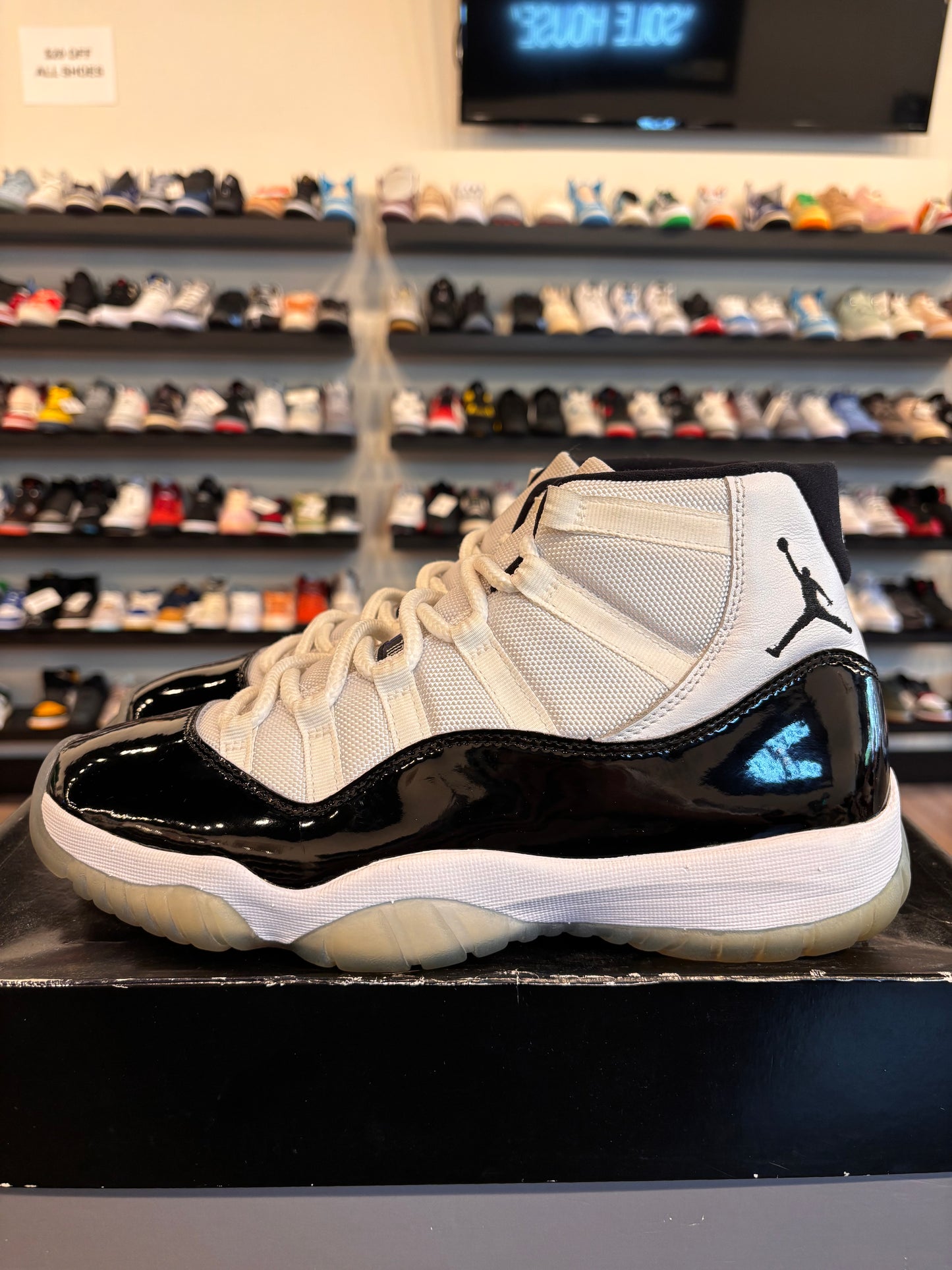 Jordan 11 Concord 2018 Size 9.5 Pre-Owned