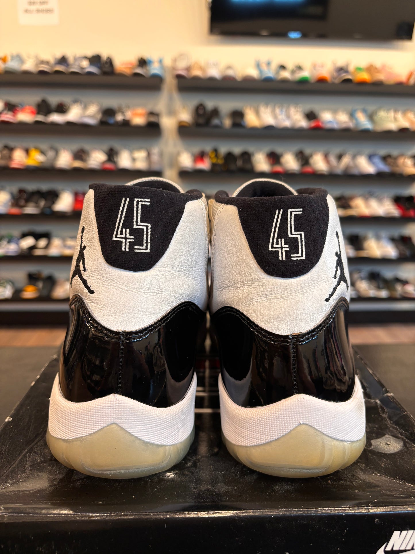 Jordan 11 Concord 2018 Size 9.5 Pre-Owned