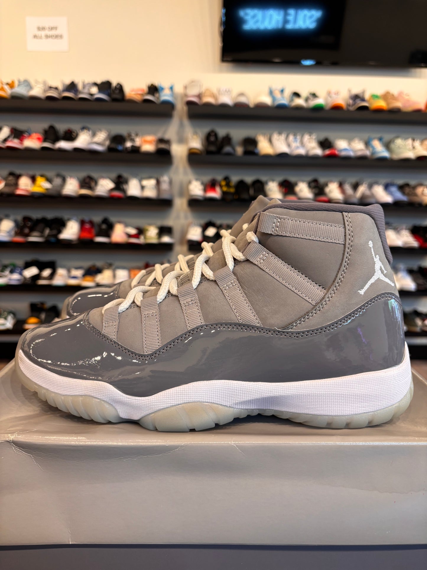 Jordan 11 Cool Grey Size 9.5 Pre-Owned