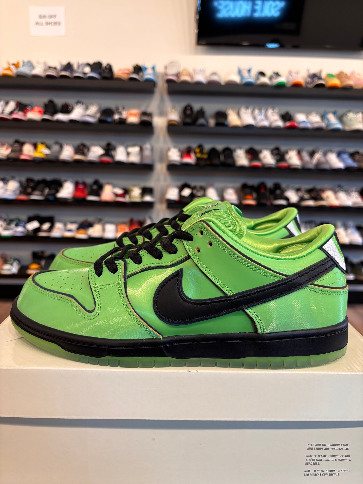 Nike SB Dunk Low Buttercup Powerpuff Size 9.5 Pre-Owned