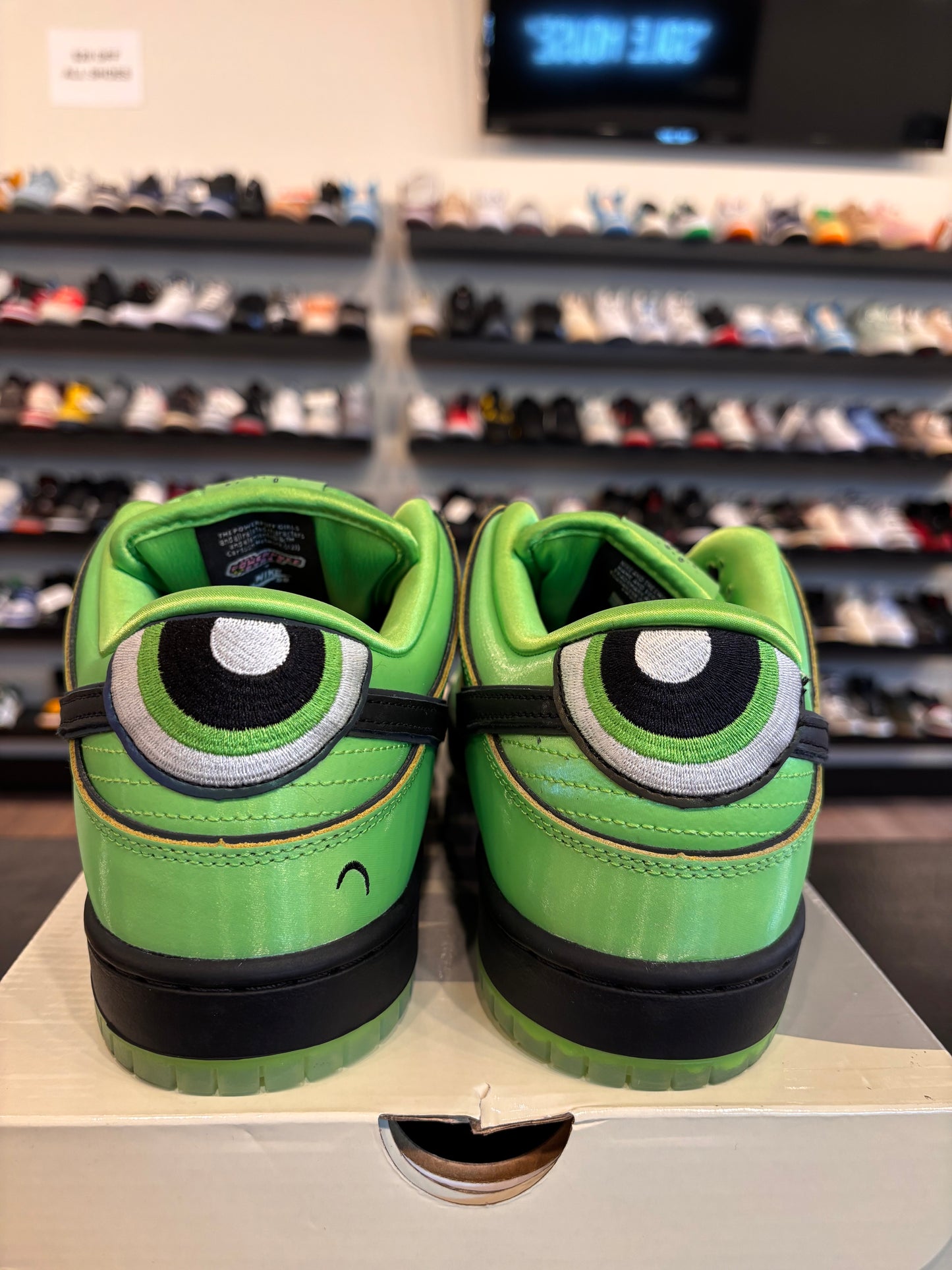 Nike SB Dunk Low Buttercup Powerpuff Size 9.5 Pre-Owned