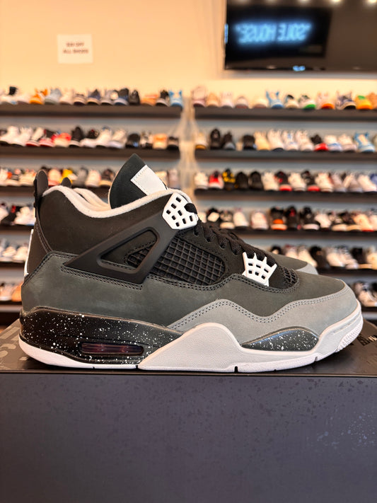 Jordan 4 Fear Size 9.5 Pre-Owned