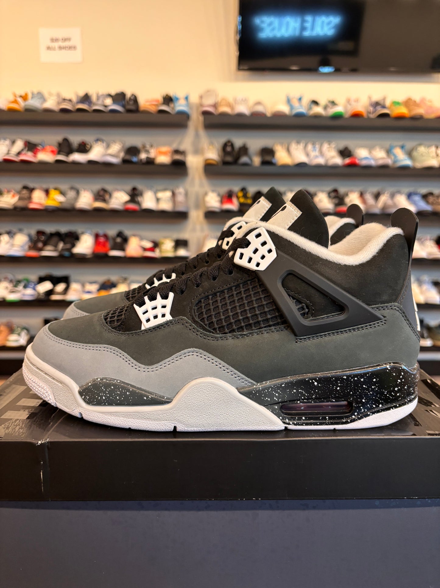 Jordan 4 Fear Size 9.5 Pre-Owned