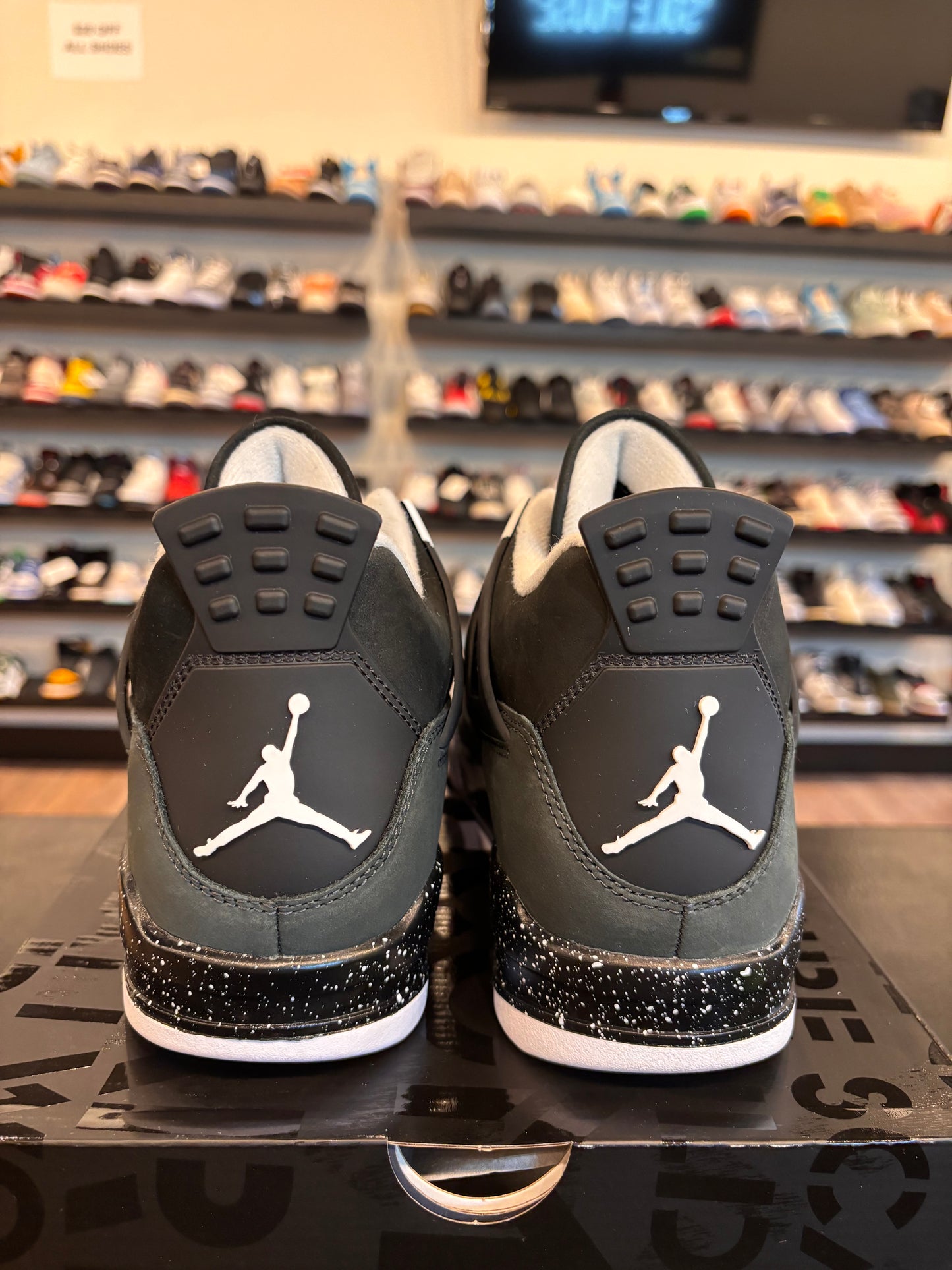 Jordan 4 Fear Size 9.5 Pre-Owned