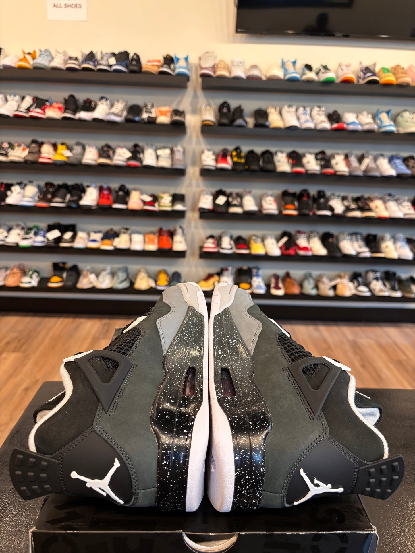 Jordan 4 Fear Size 9.5 Pre-Owned