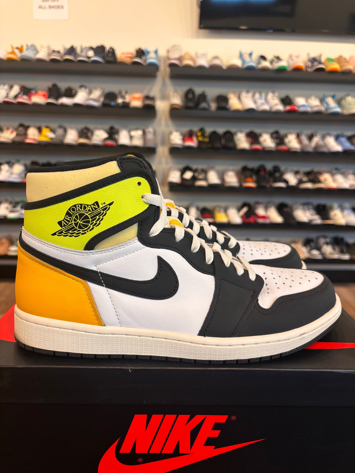 Jordan 1 Volt Size 10.5 Pre-Owned