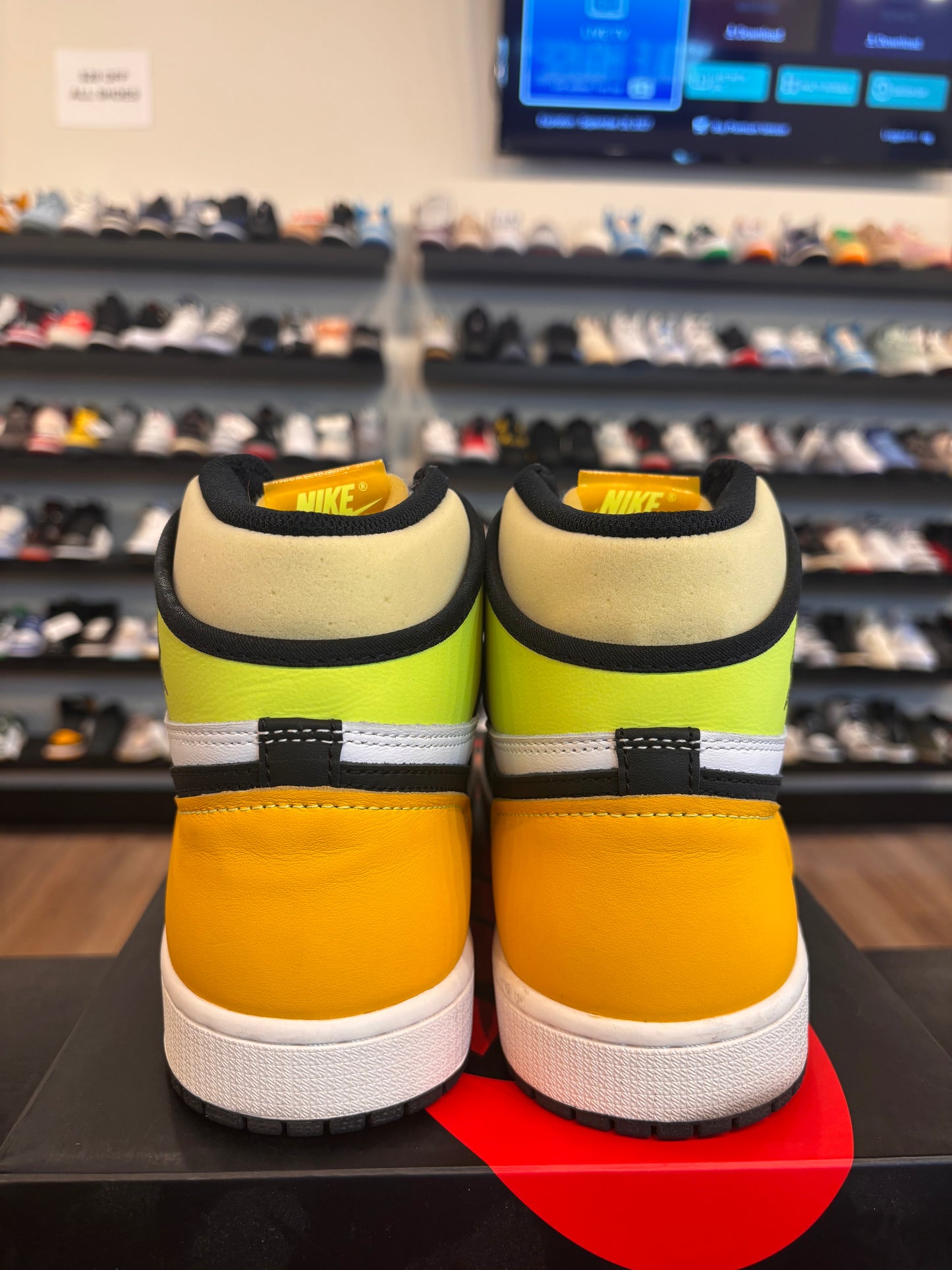 Jordan 1 Volt Size 10.5 Pre-Owned