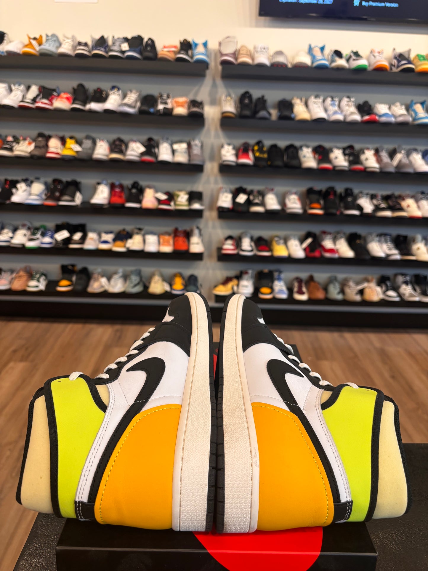 Jordan 1 Volt Size 10.5 Pre-Owned