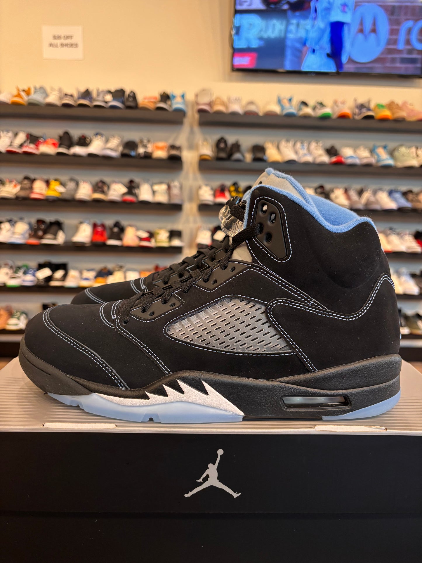 Jordan 5 Black University Blue Size 11 Pre-Owned
