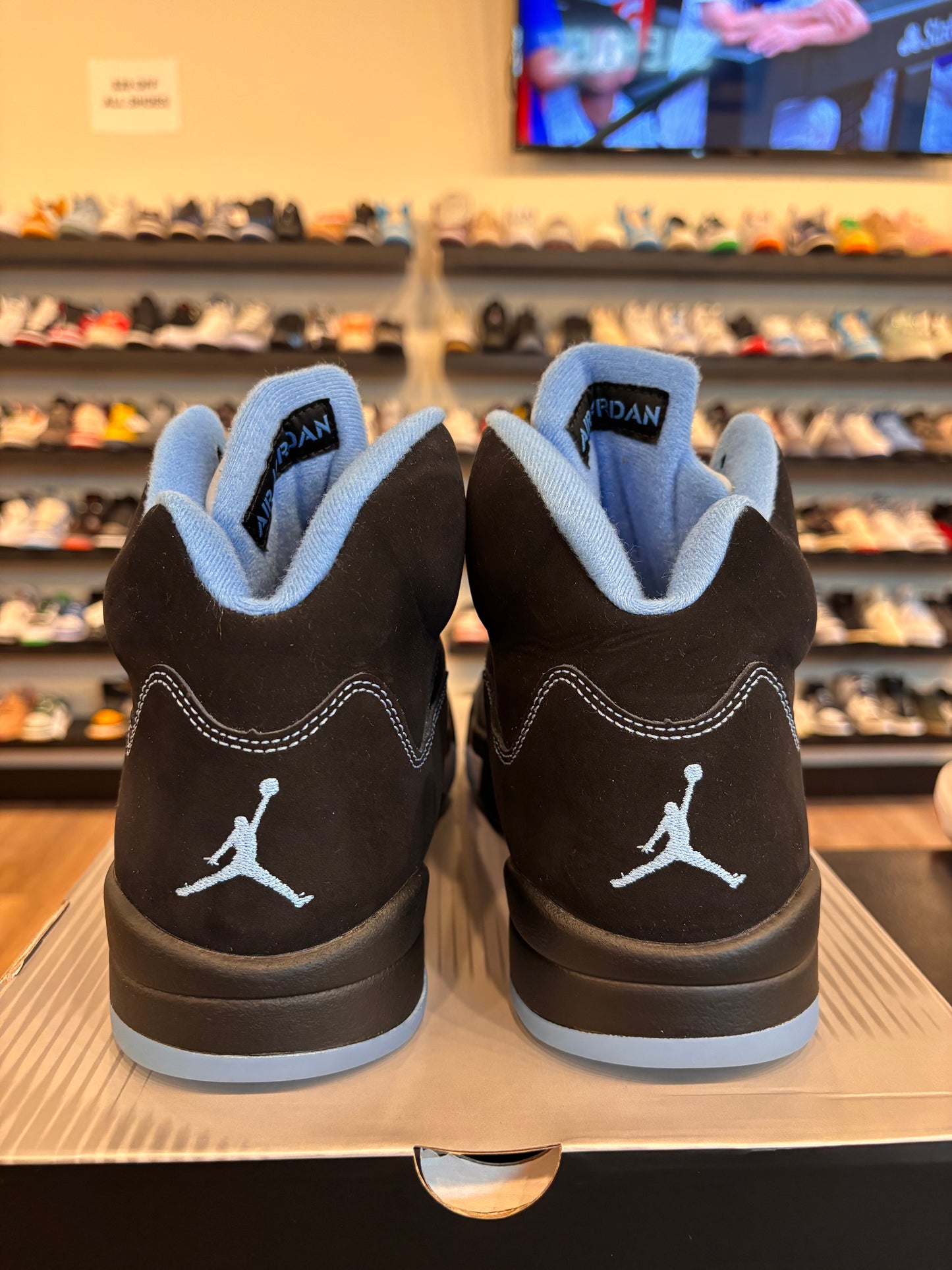 Jordan 5 Black University Blue Size 11 Pre-Owned