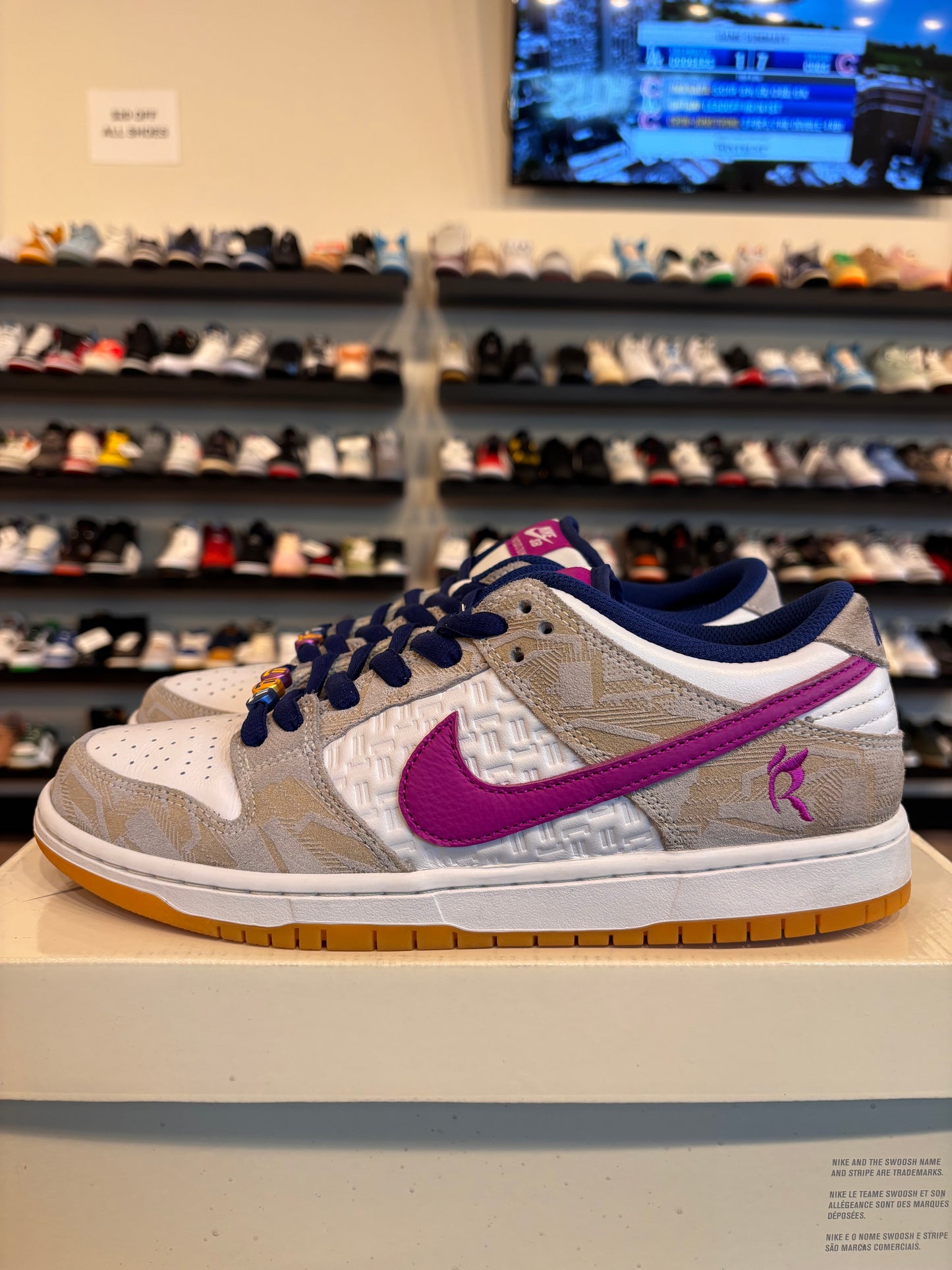 Nike SB Dunk Low Rayssa Leal Size 9.5 Pre-Owned