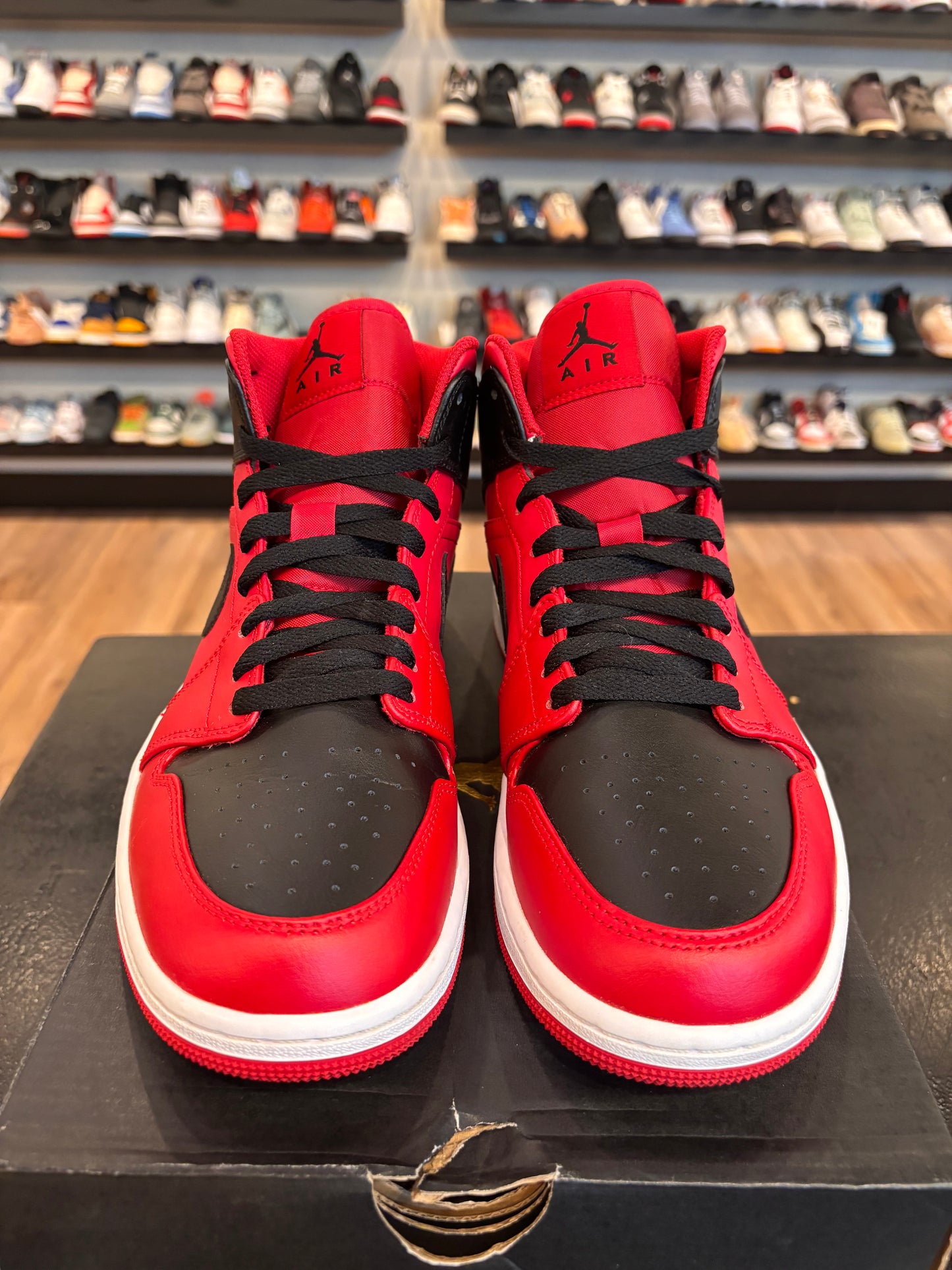 Jordan 1 Mid Bred Size 9 Pre-Owned