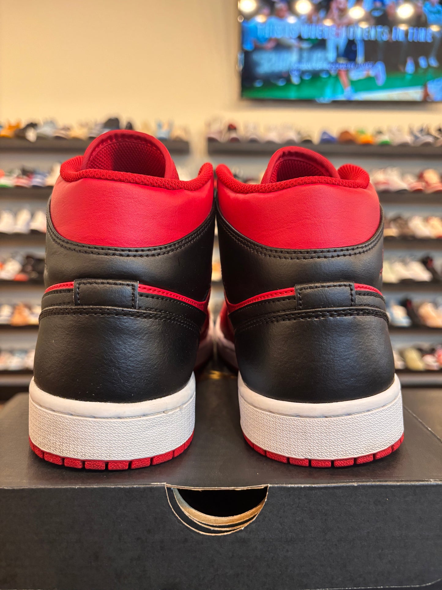 Jordan 1 Mid Bred Size 9 Pre-Owned