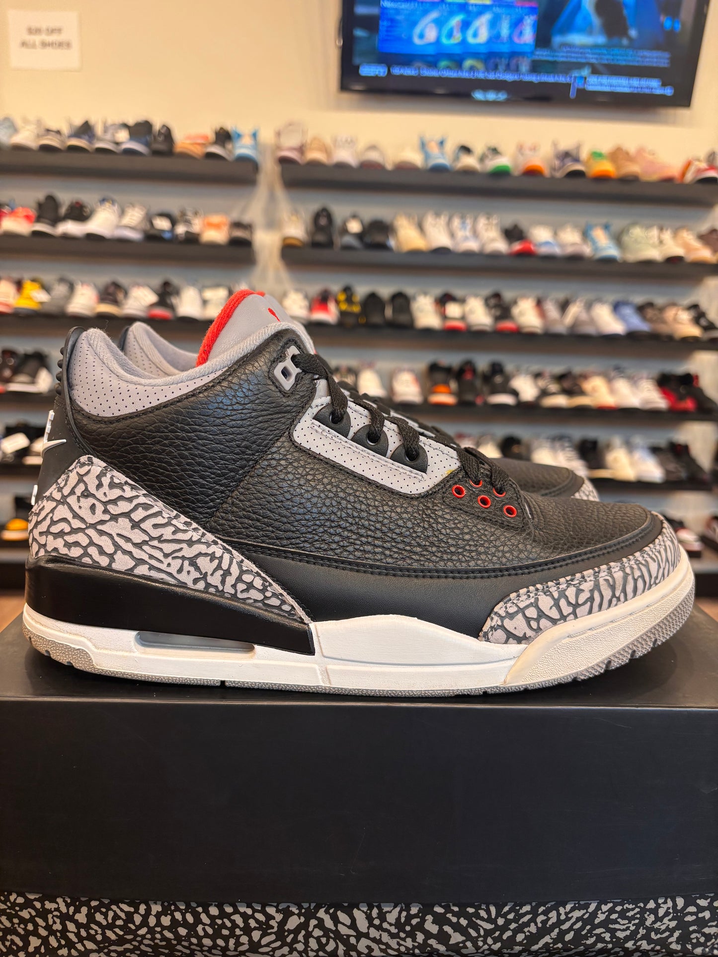 Jordan 3 Black Cement 2018 Size 10 Pre-Owned