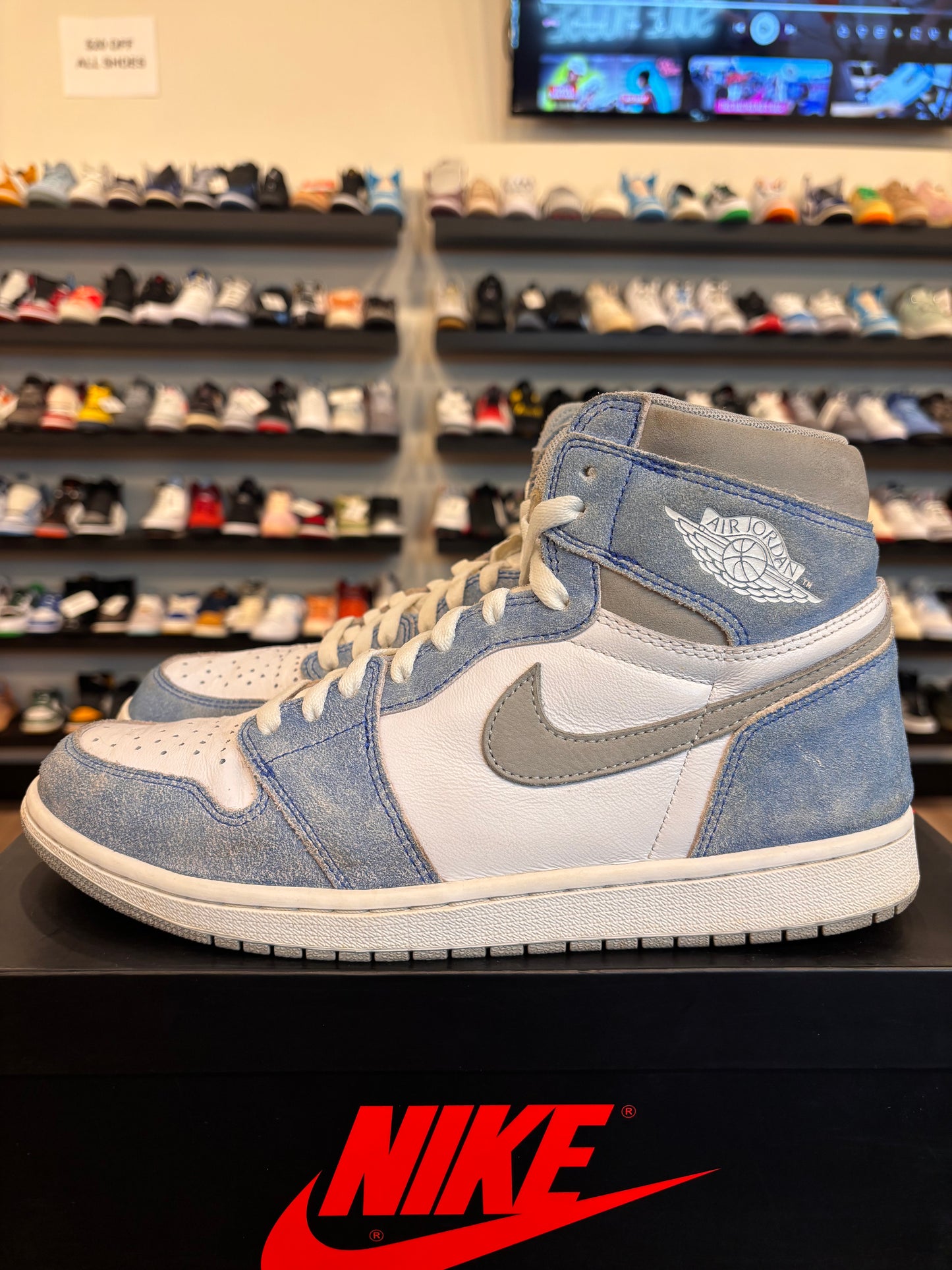 Jordan 1 Hyper Royal Size 11 Pre-Owned