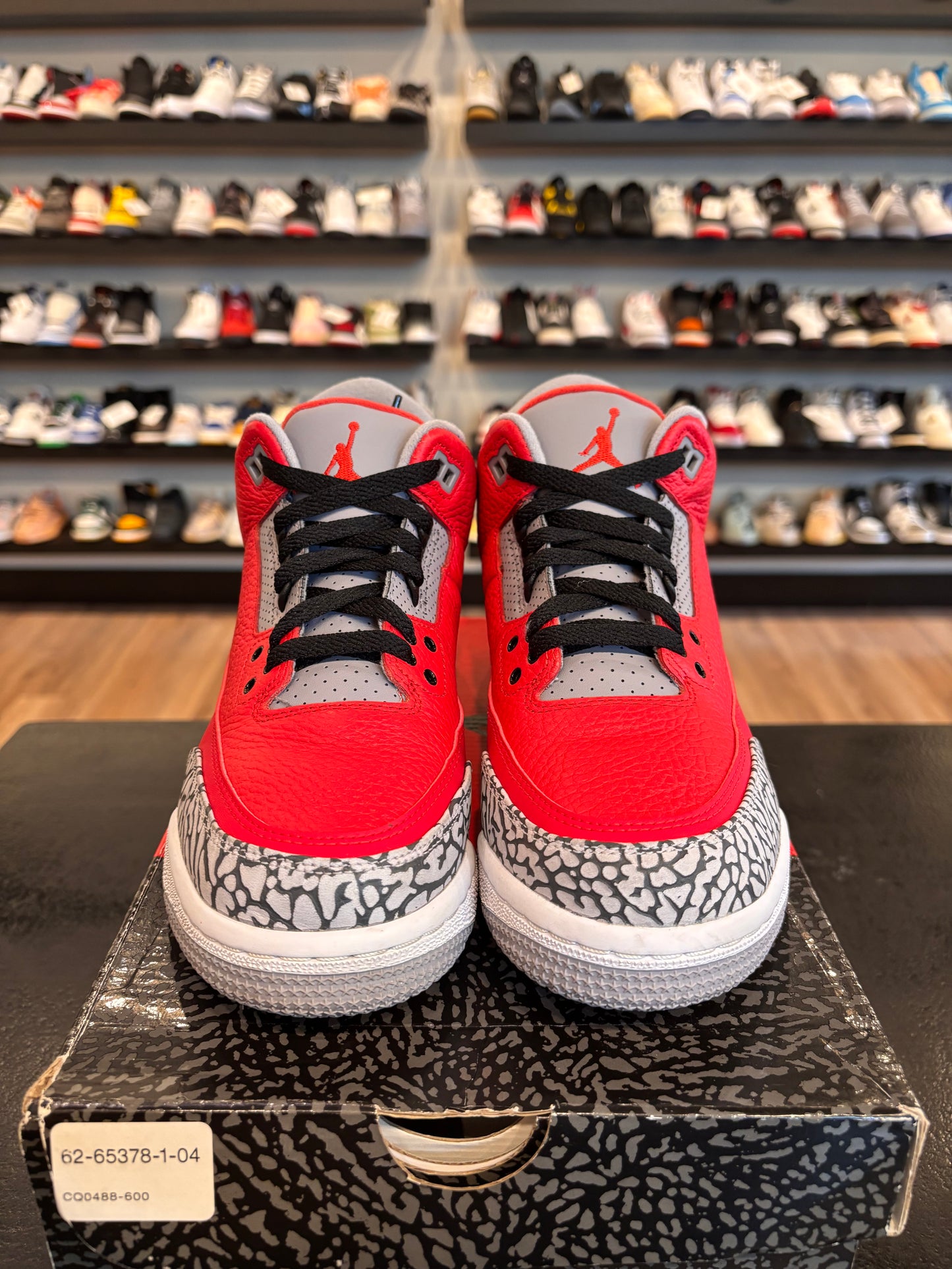Jordan 3 Unite Size 7Y (8.5W) Pre-Owned