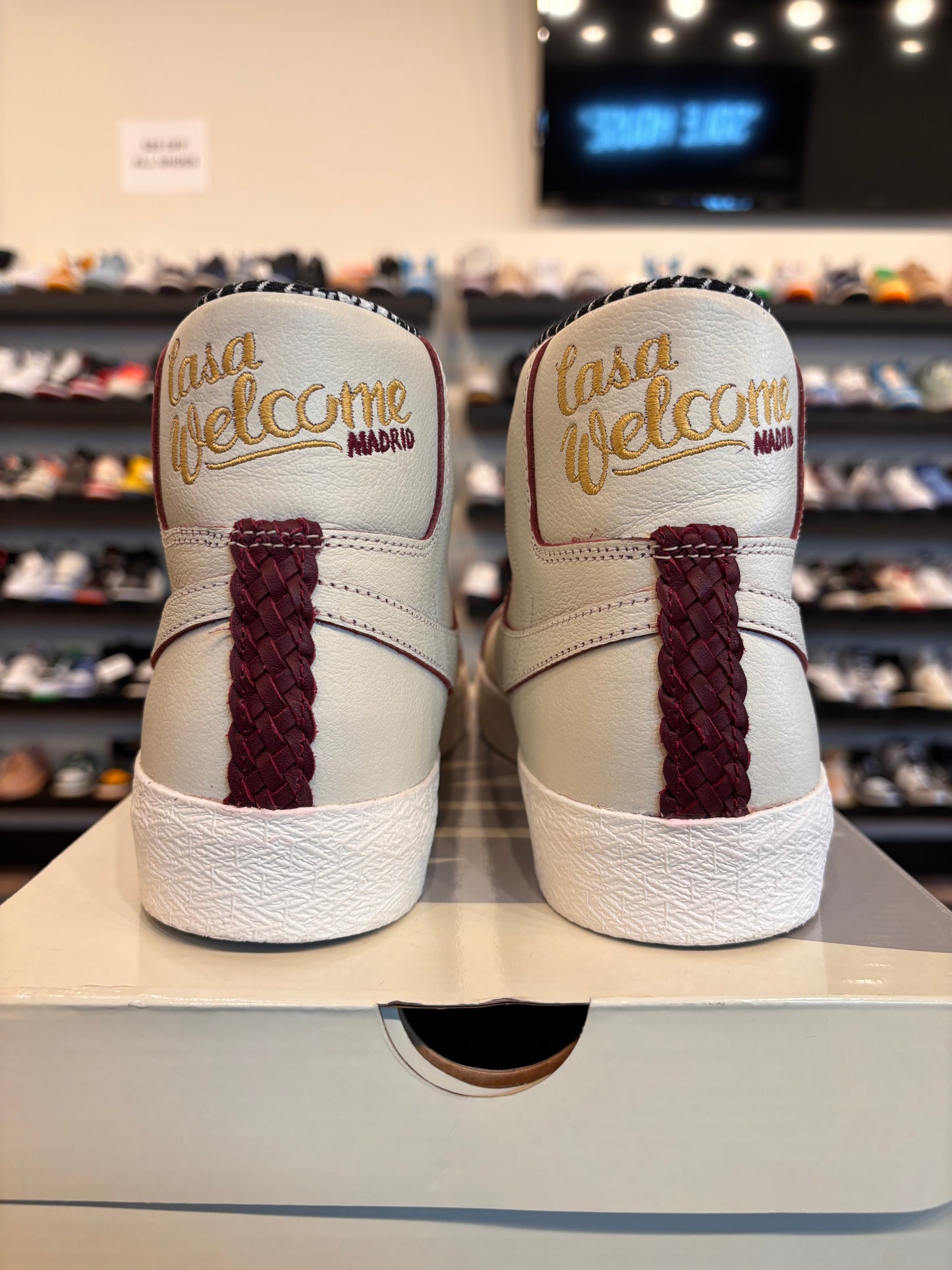 Nike SB Blazer Mid Welcome Size 11 Pre-Owned