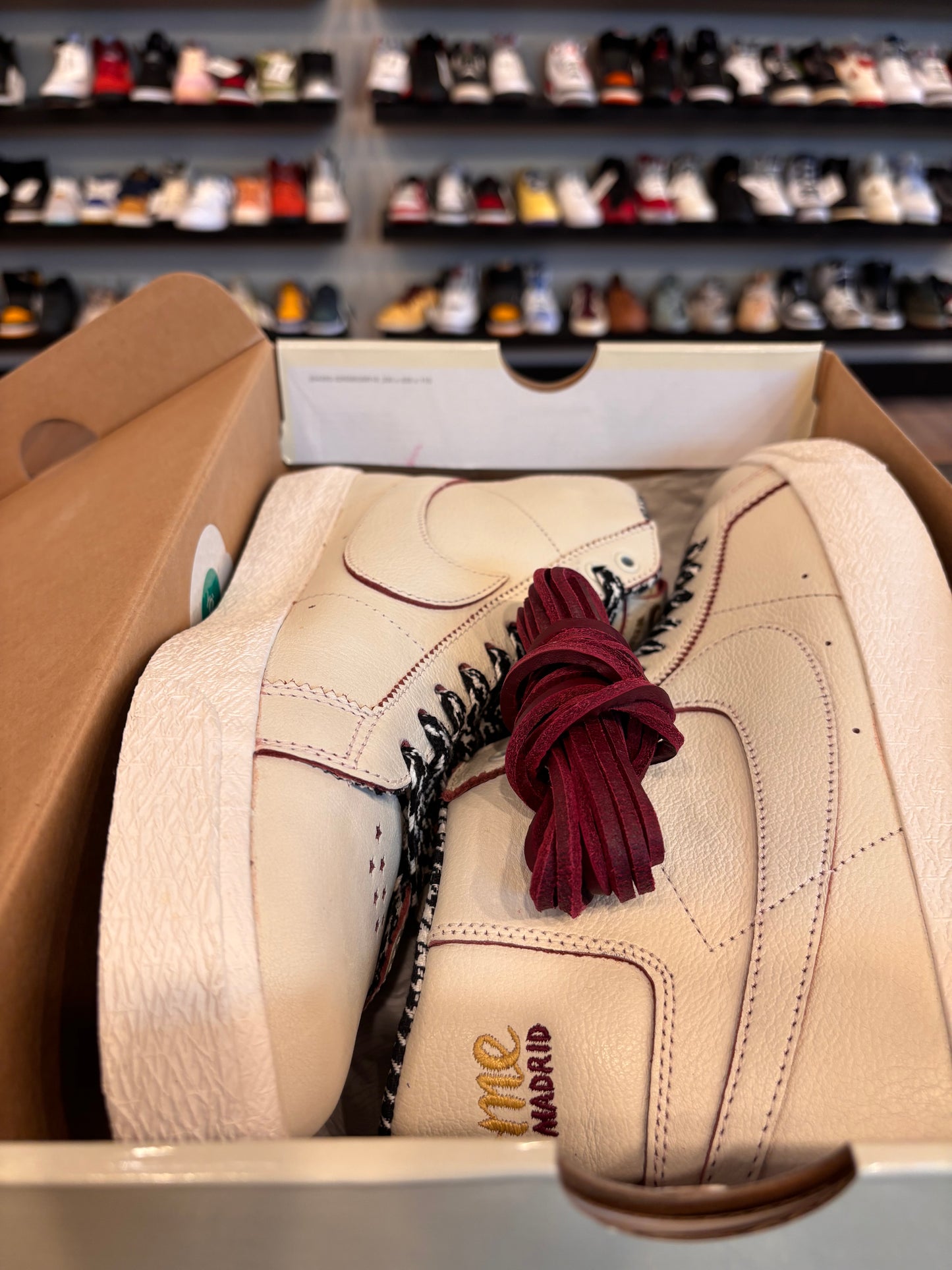Nike SB Blazer Mid Welcome Size 11 Pre-Owned