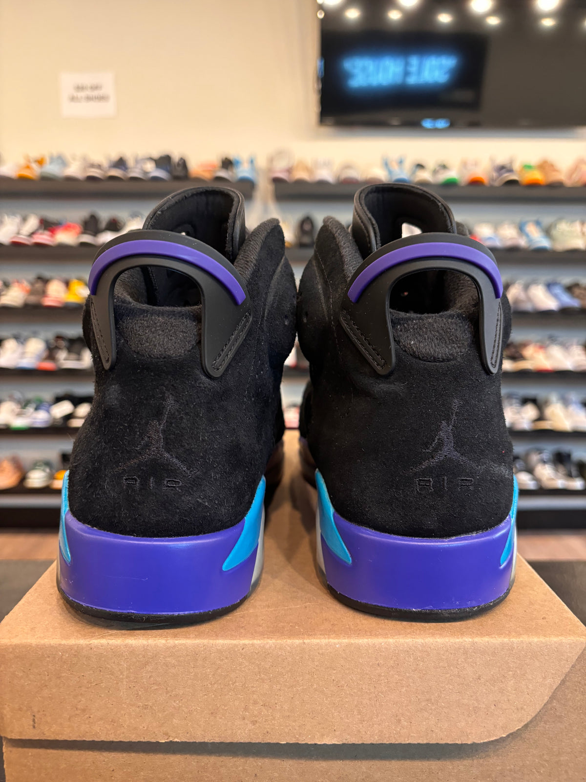 Jordan 6 Aqua Size 11 Pre-Owned (No Box)