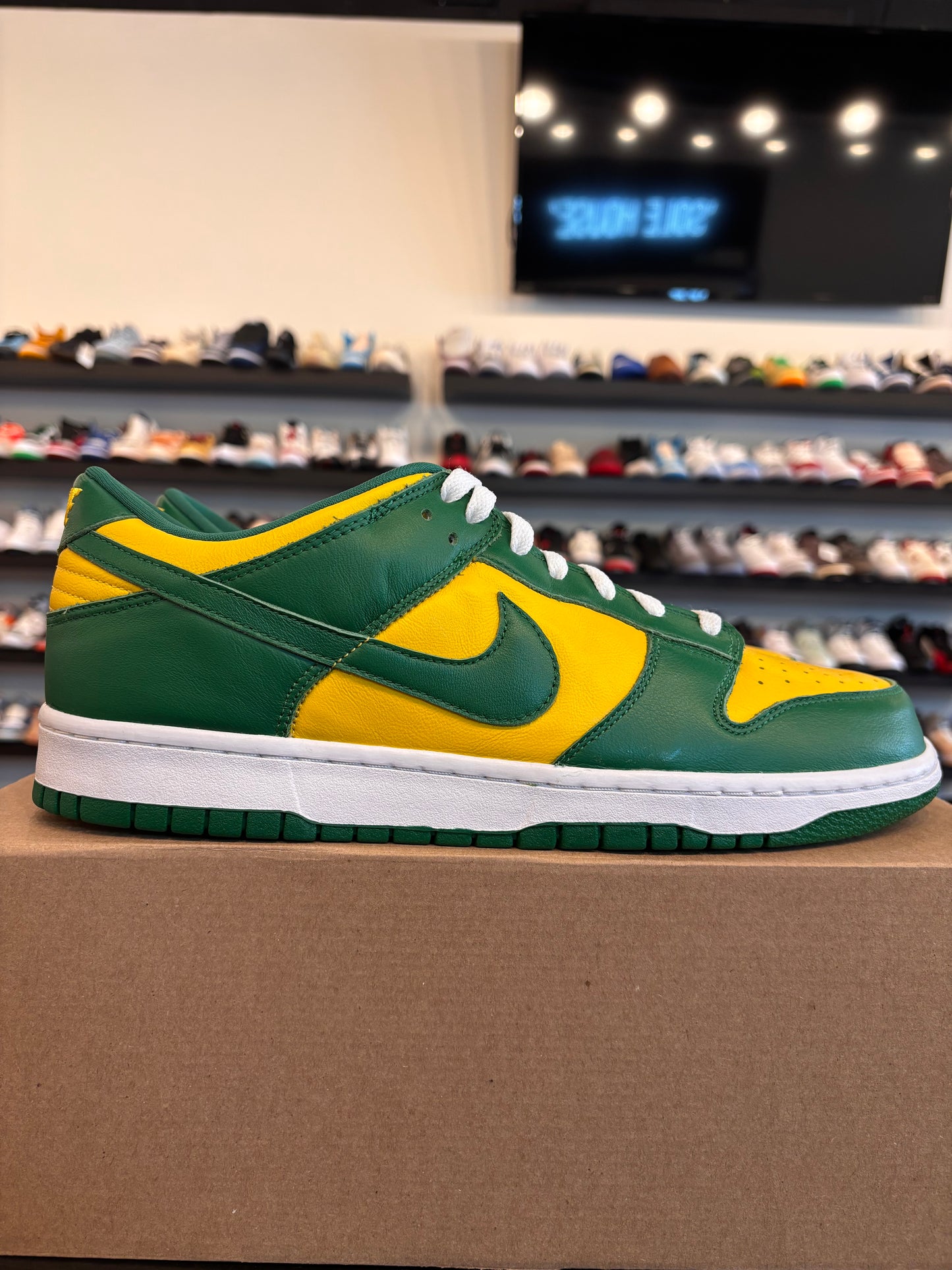Nike Dunk Low Brazil Size 11.5 Pre-Owned (No Box)