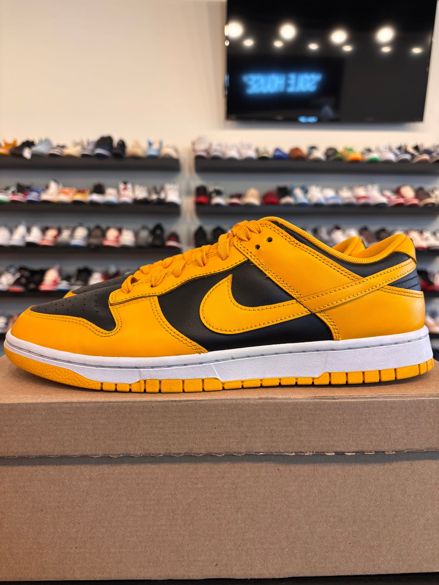 Nike Dunk Low Golden Rod Size 11.5 Pre-Owned (No Box)