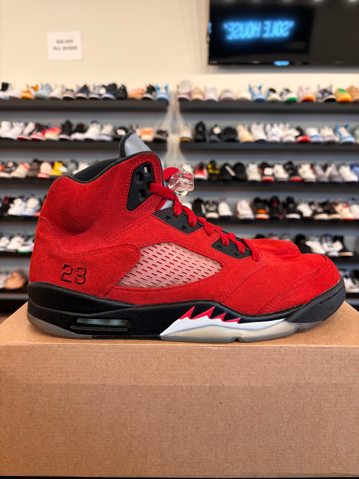 Jordan 5 Raging Bull Size 11 Pre-Owned (No Box)