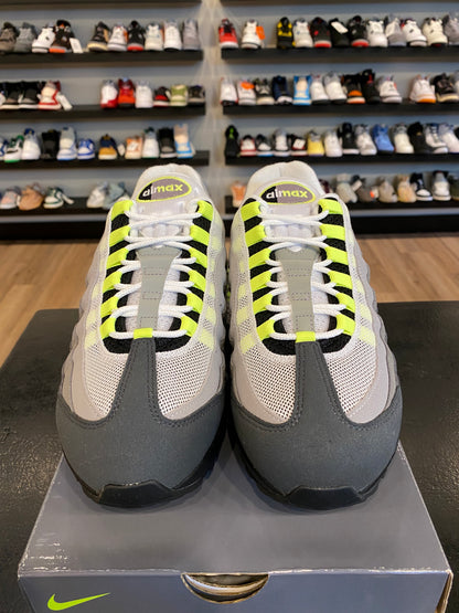 Nike Air Max 95 Neon Size 8.5 (10W) Pre-Owned