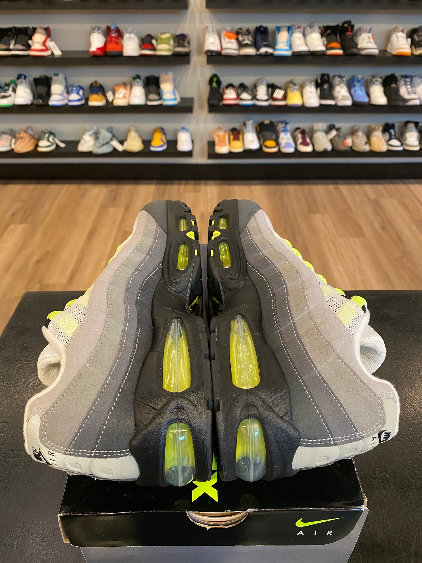 Nike Air Max 95 Neon Size 8.5 (10W) Pre-Owned