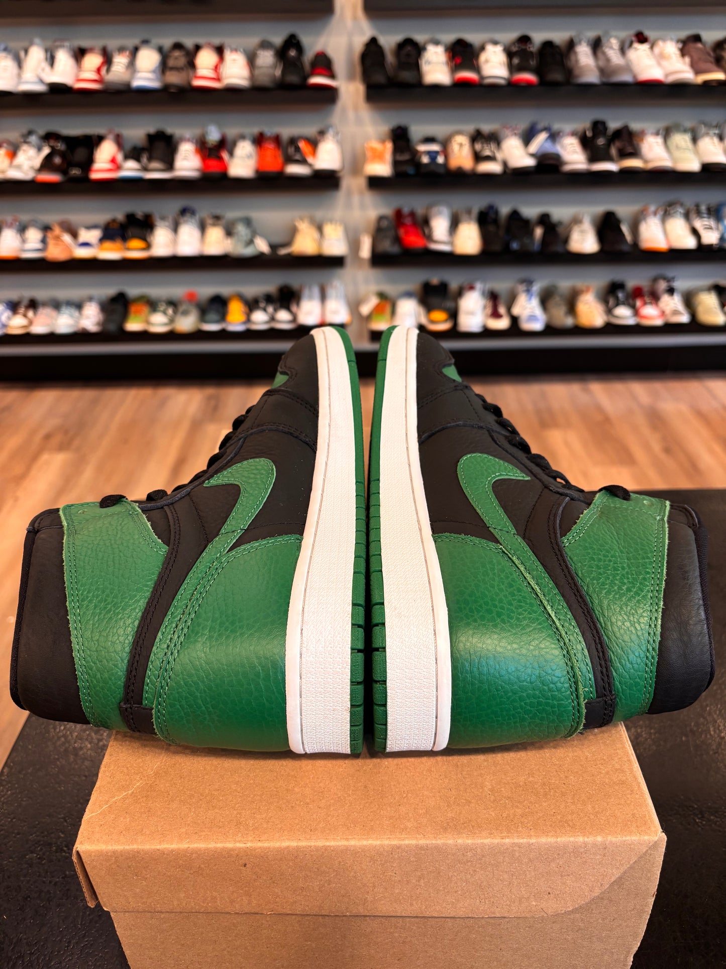 Jordan 1 Pine Green 2.0 Size 9 Pre-Owned (No Box)
