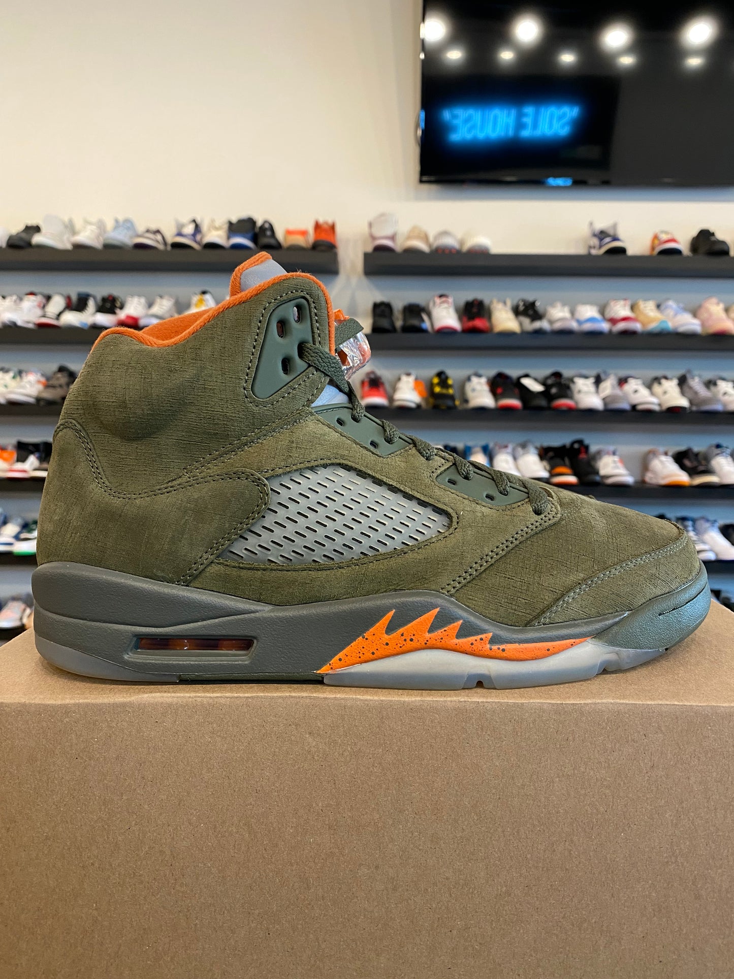 Jordan 5 Olive Size 10 Pre-Owned (No Box)