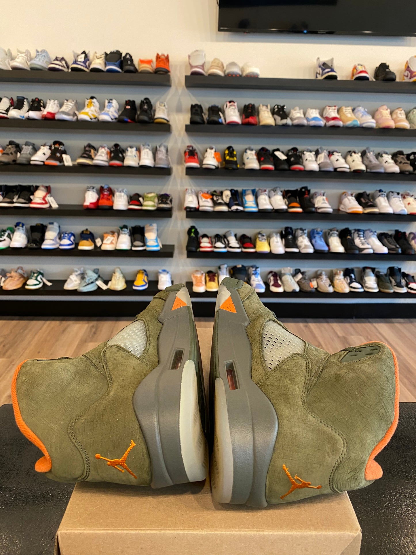 Jordan 5 Olive Size 10 Pre-Owned (No Box)